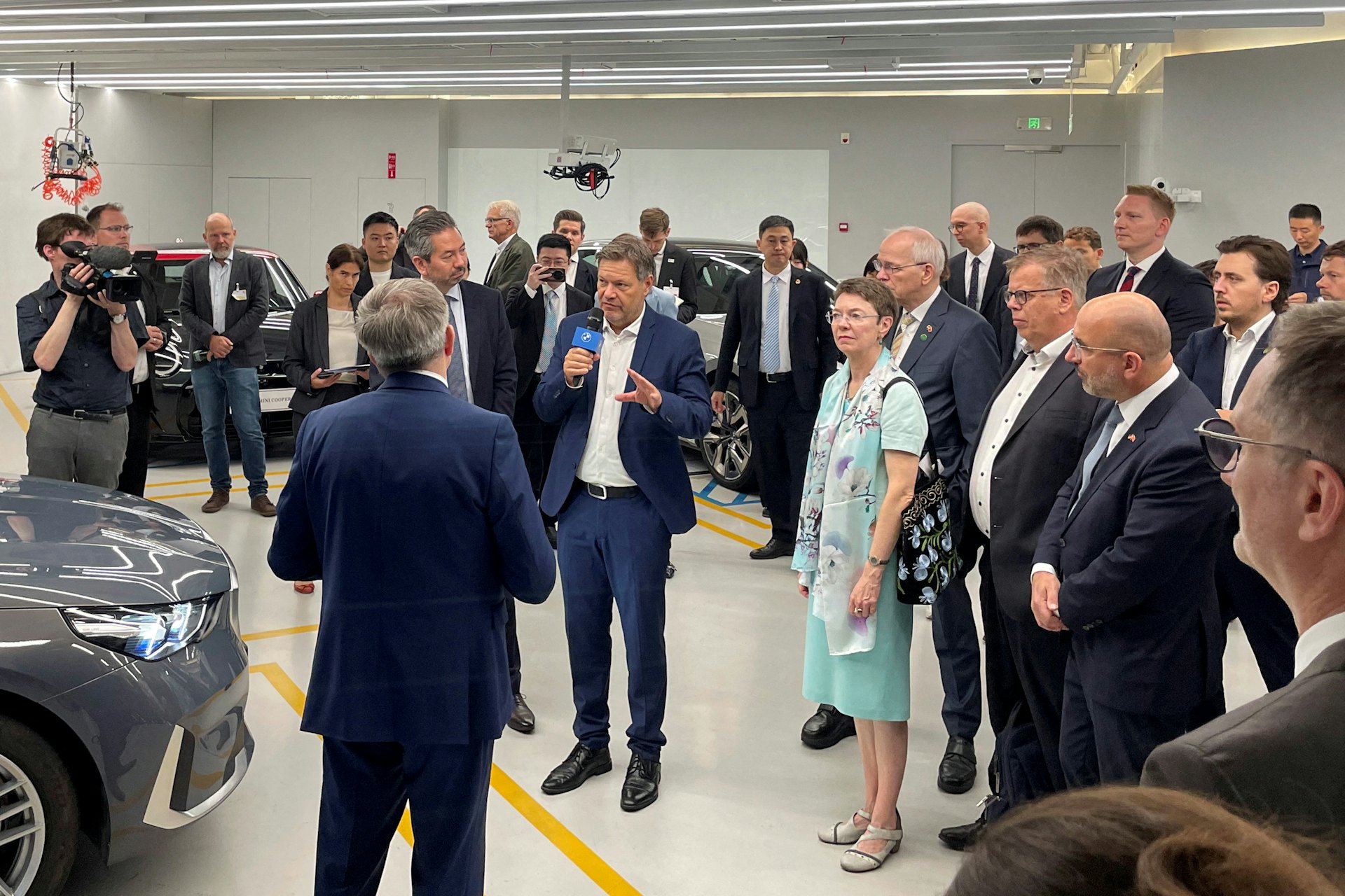 德國副總理兼經濟部長哈貝克(Robert Habeck)於2024年6月23日在中國浙江省杭州市參觀采埃孚杭州項目時發表演說。(Reuters)