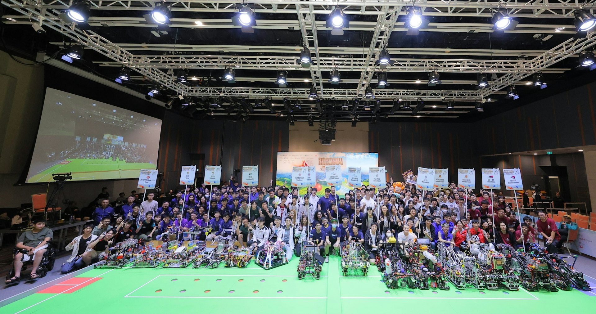 「全港大專生機械人大賽2024」共吸引了逾200名來自本港8間大專院校的學生參與。(科技園公司提供圖片) 「全港大專生機械人大賽2024」共吸引了逾200名來自本港8間大專院校的學生參與。(科技園公司提供圖片)
