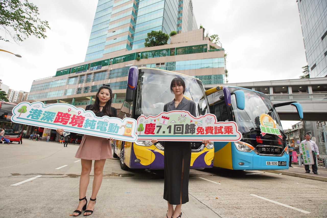 跨境文錦渡專線「安凱49」明天(25日)起至7月24日將推出免費乘車月,每日6班,3班上水發車,3班文錦渡發車。(黃浩謙攝) 跨境文錦渡專線「安凱49」明天(25日)起至7月24日將推出免費乘車月,每日6班,3班上水發車,3班文錦渡發車。(黃浩謙攝)
