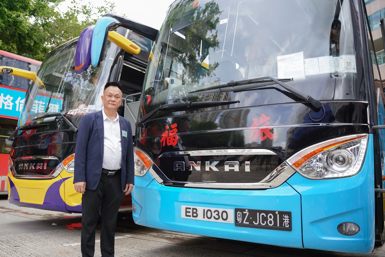 跨境文錦渡專線「安凱49」明天(25日)起至7月24日將推出免費乘車月,每日6班,3班上水發車,3班文錦渡發車。(黃浩謙攝) 跨境文錦渡專線「安凱49」明天(25日)起至7月24日將推出免費乘車月,每日6班,3班上水發車,3班文錦渡發車。(黃浩謙攝)