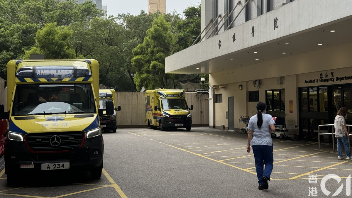 荃湾一名女子怀疑洗澡时昏迷，送往仁济医院抢救后，证实不治。（林振华摄）