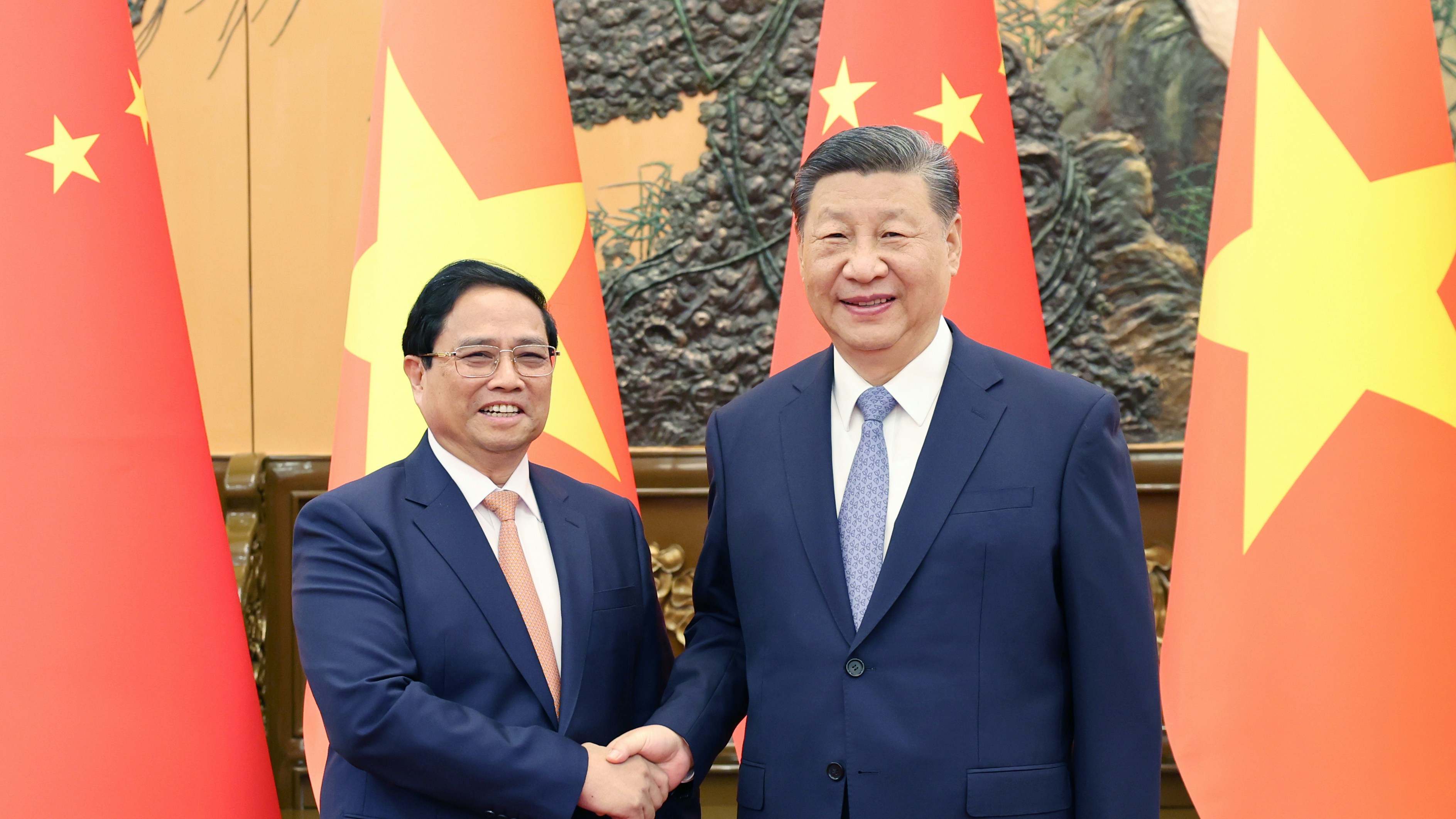 Vietnam seeks China's support to develop high-speed rail project