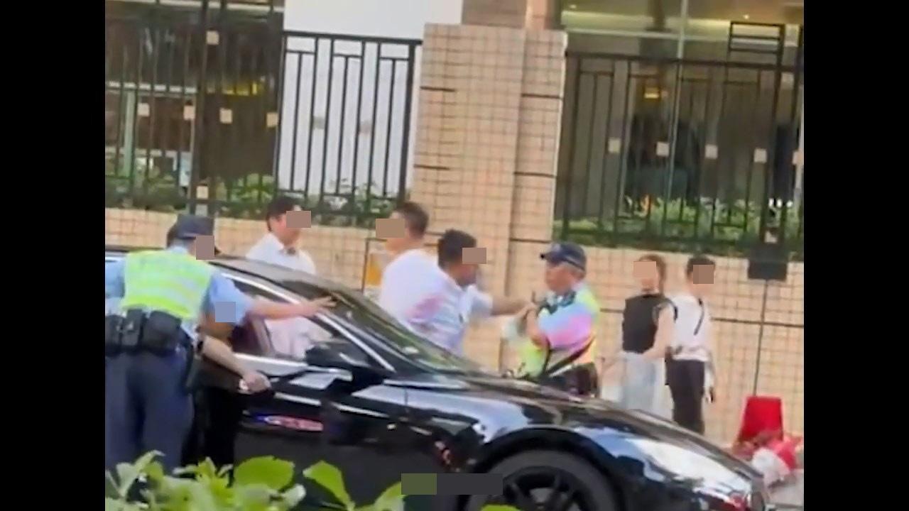 影片引來網民熱議，紛紛大讚交通警做得好。（影片截圖）