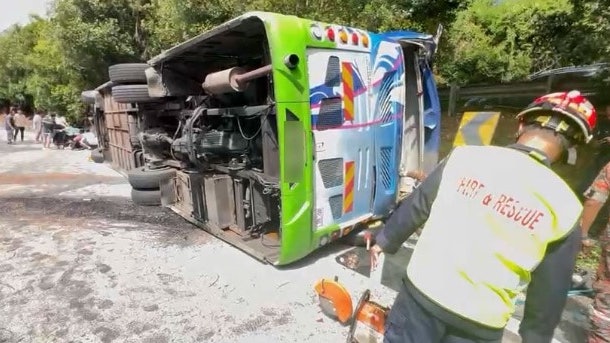 馬來西亞雲頂高原旅遊巴翻車 馬新社:2名中國籍男子當場死亡 馬來西亞雲頂高原旅遊巴翻車 馬新社:2名中國籍男子當場死亡