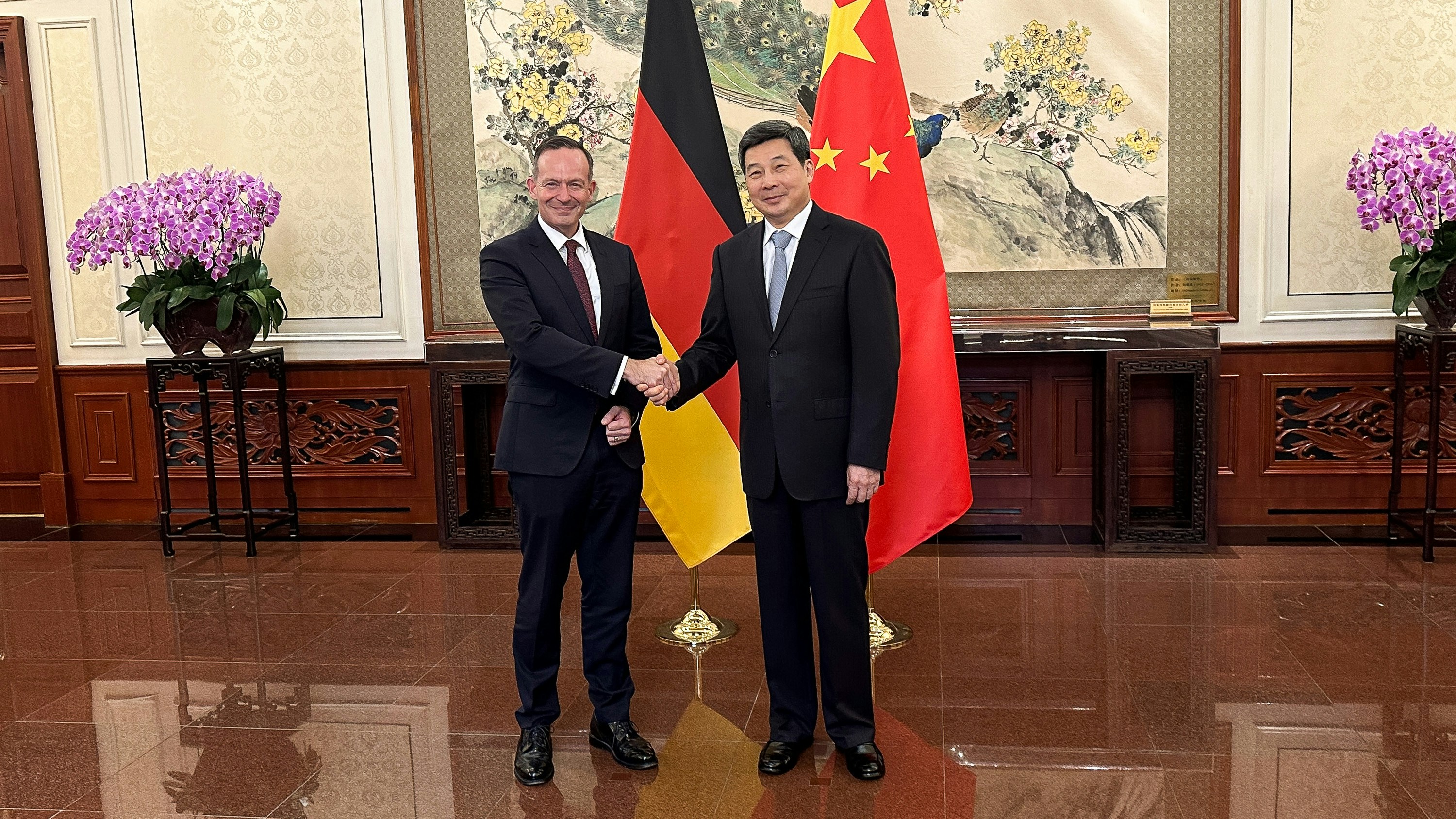 德国部长访华签数据合作备忘录，朔尔茨不满事先未协商（组图） - 1