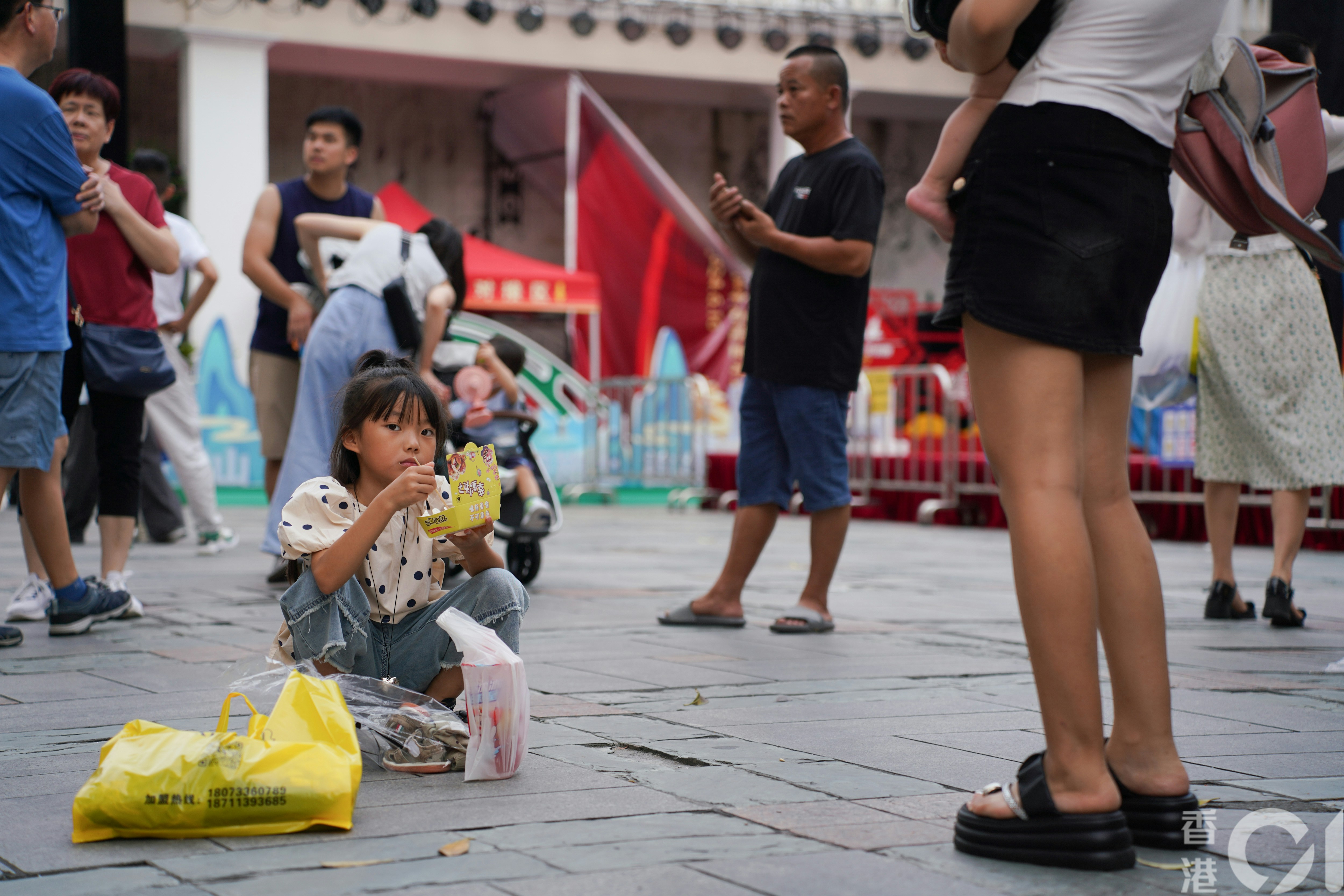 中山孫文西路步行街不乏港人的身影，他們部份為了體驗深中通道，部份純粹因假期到中山旅遊。（黃浩謙攝）