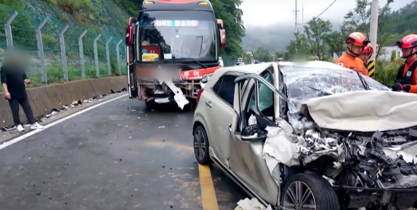 台灣旅行團在韓國出車禍。（翻攝YouTube「연합뉴스TV」）