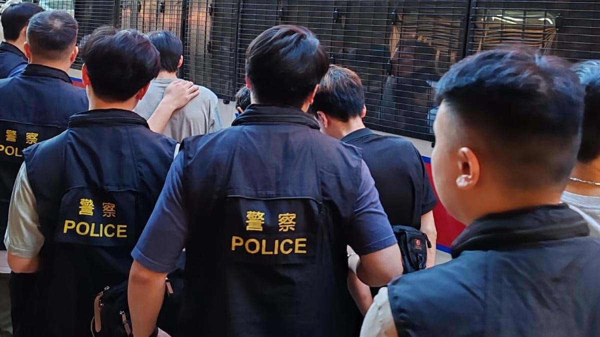 油麻地唐樓單位變釣魚機賭檔 警檢賭具拘6男女 油麻地唐樓單位變釣魚機賭檔 警檢賭具拘6男女