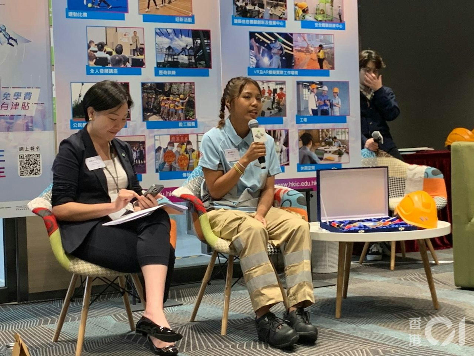 高等文憑一年級生及拳擊金腰帶運動員鄭琬愉,實習的同時也正備戰7月21日的香港金腰帶比賽。(陳麗娟攝) 高等文憑一年級生及拳擊金腰帶運動員鄭琬愉,實習的同時也正備戰7月21日的香港金腰帶比賽。(陳麗娟攝)