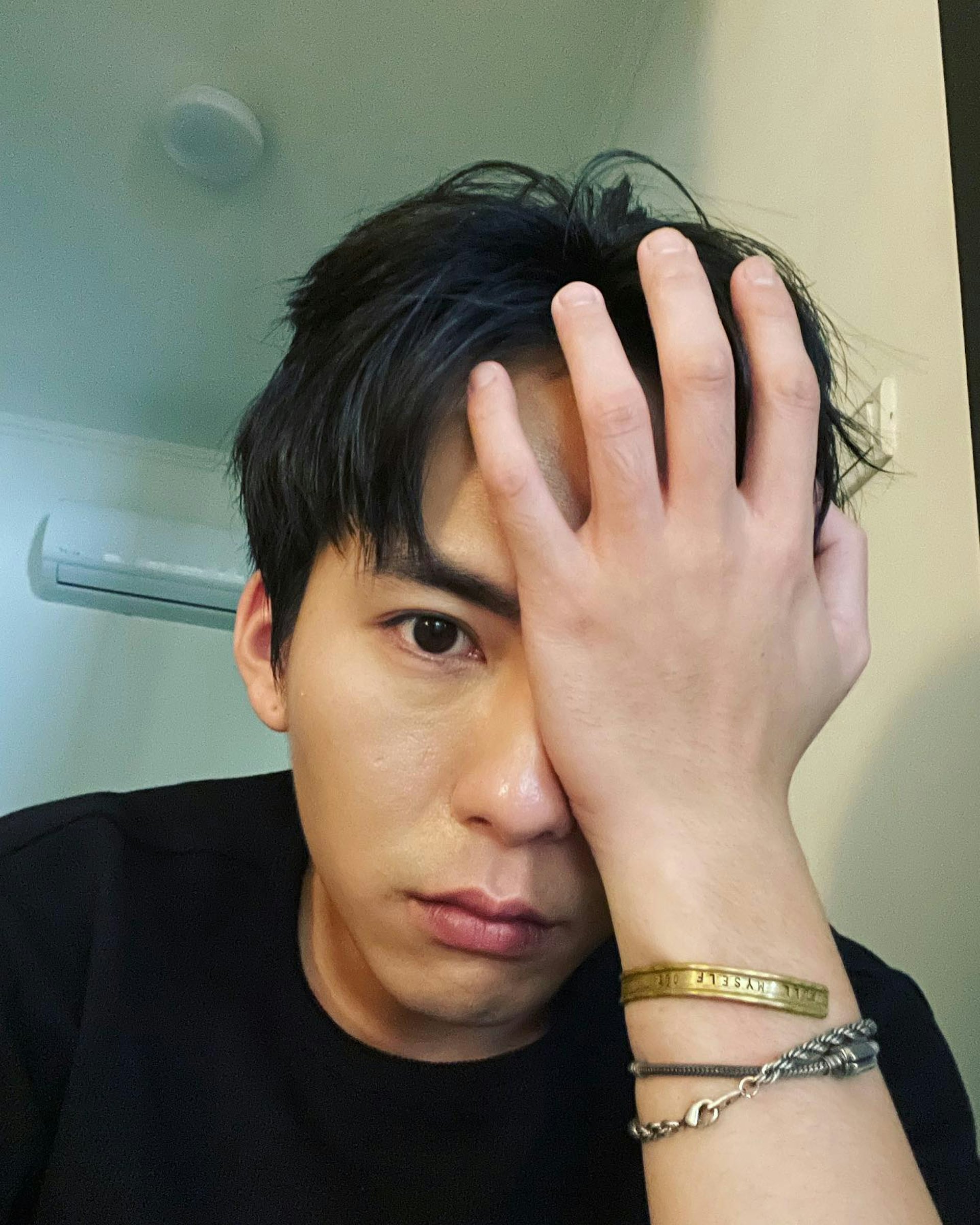 巫建和表示自己當天於金曲之夜戴著帽子,卻被指控被揪頭髮,讓他相當好奇:「是怎麼被揪頭髮的阿?」(IG@chienho.wu) 巫建和表示自己當天於金曲之夜戴著帽子,卻被指控被揪頭髮,讓他相當好奇:「是怎麼被揪頭髮的阿?」(IG@chienho.wu)
