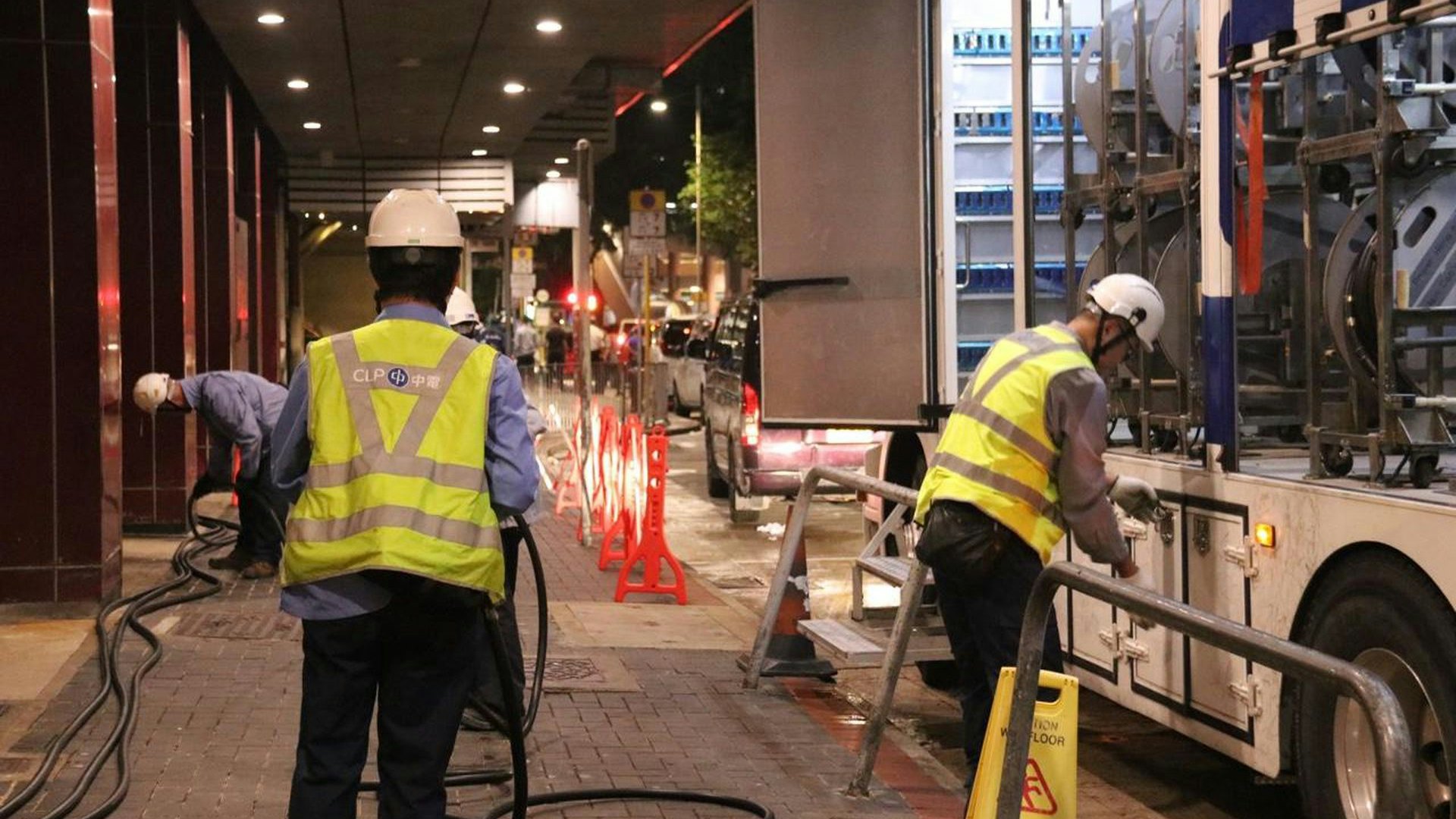 中電黃大仙停電|工程師稱地底挖掘損電纜常見 問題或數年才浮現 中電黃大仙停電|工程師稱地底挖掘損電纜常見 問題或數年才浮現