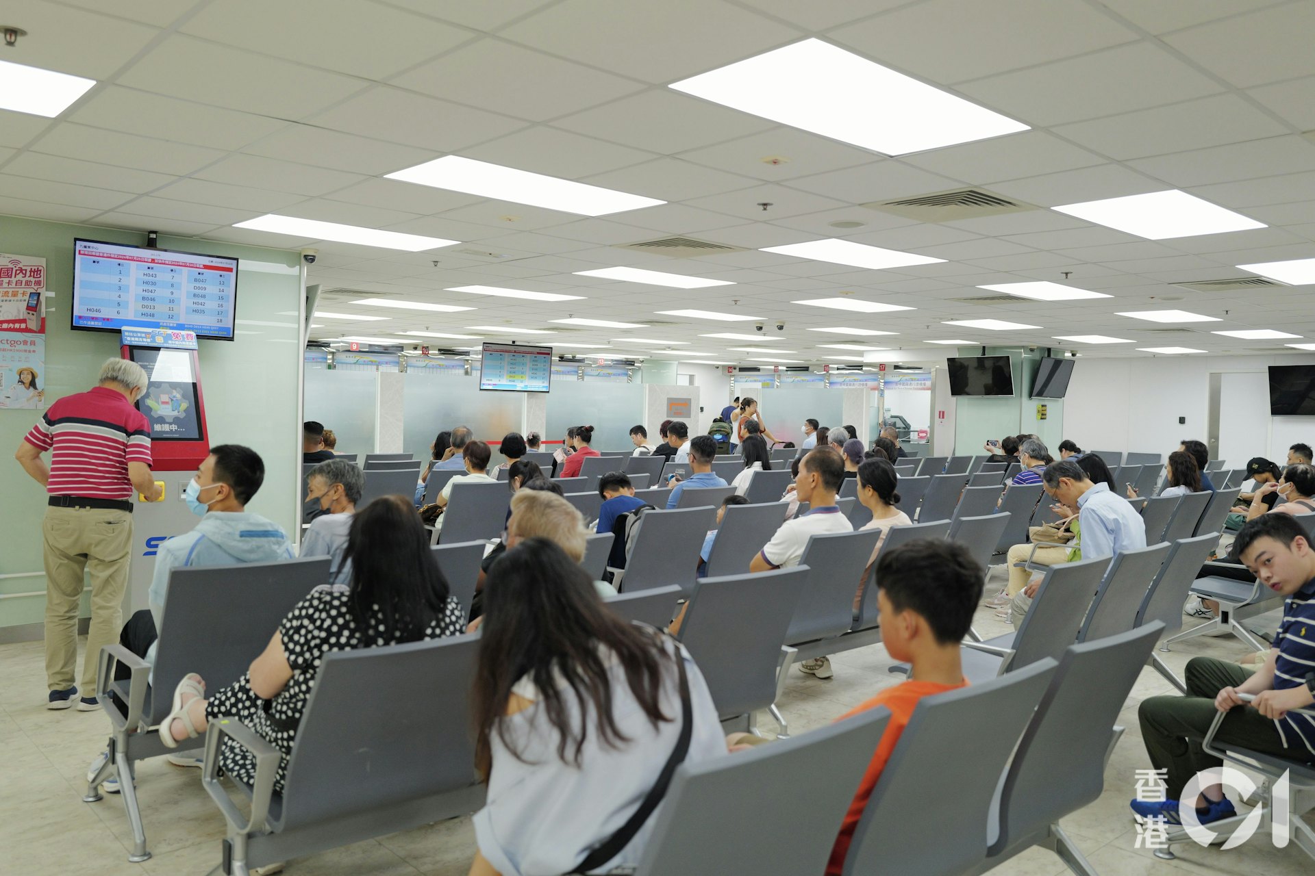 非中國籍的港澳永久性居民可到中旅社申請通行證。(香港01攝) 非中國籍的港澳永久性居民可到中旅社申請通行證。(香港01攝)