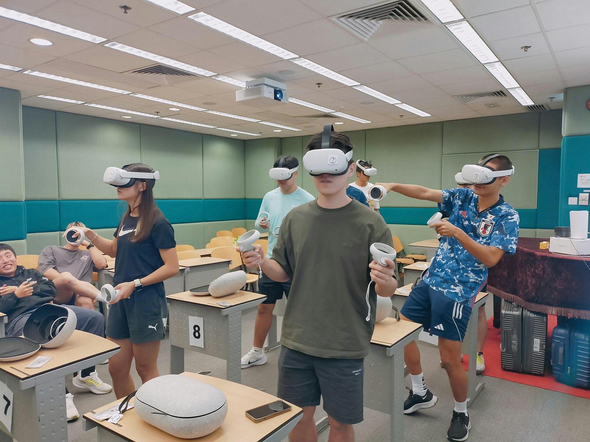 虛擬實境平台「InternVision」助同學於實習前進行模擬訓練。 虛擬實境平台「InternVision」助同學於實習前進行模擬訓練。