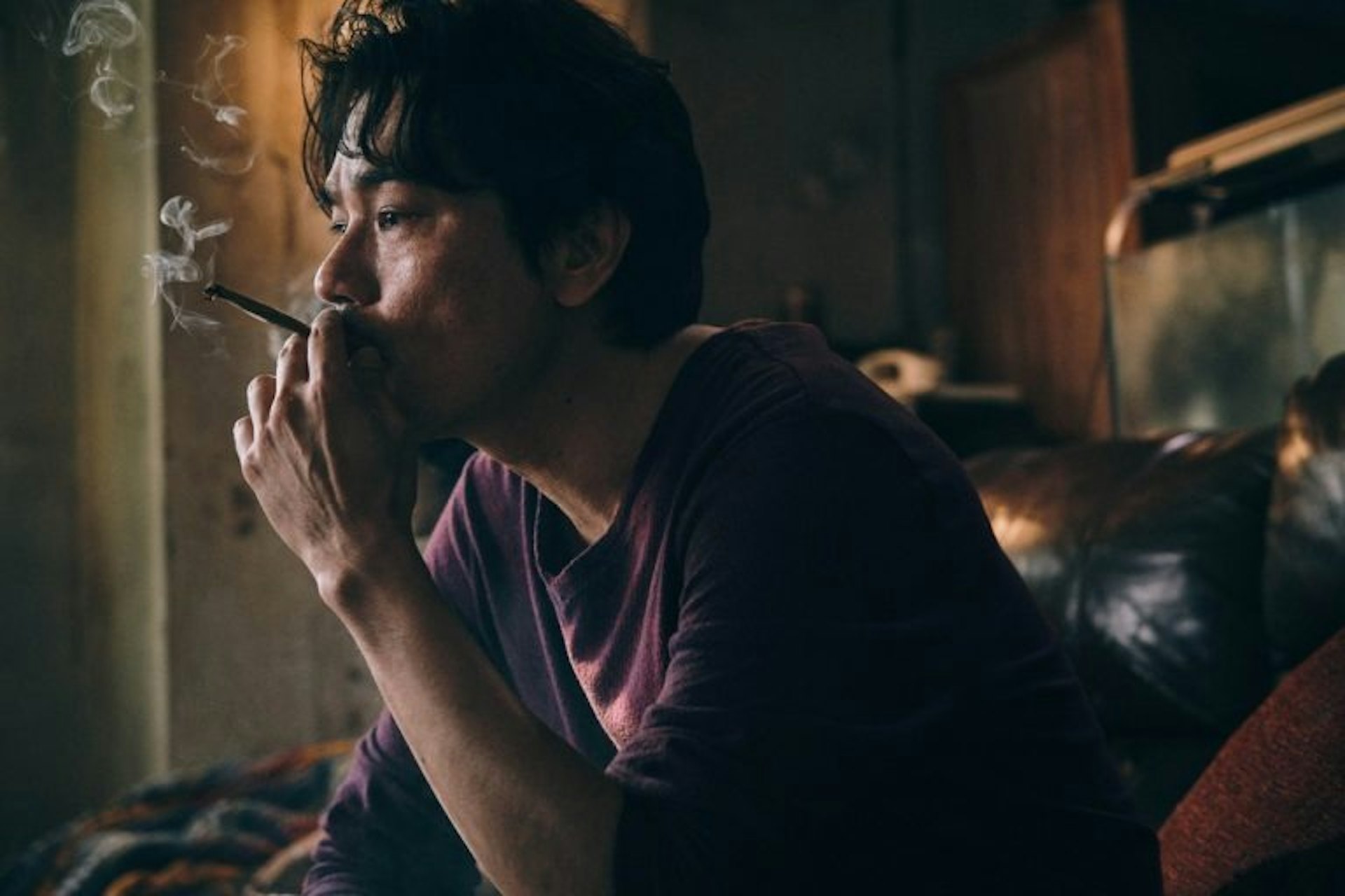 台灣健康資訊網站《Hello 醫師》早前亦有文章提到,約9成的小細胞肺癌患者為有長期吸煙習慣的男性。示意圖。(《手捲煙》劇照) 台灣健康資訊網站《Hello 醫師》早前亦有文章提到,約9成的小細胞肺癌患者為有長期吸煙習慣的男性。示意圖。(《手捲煙》劇照)