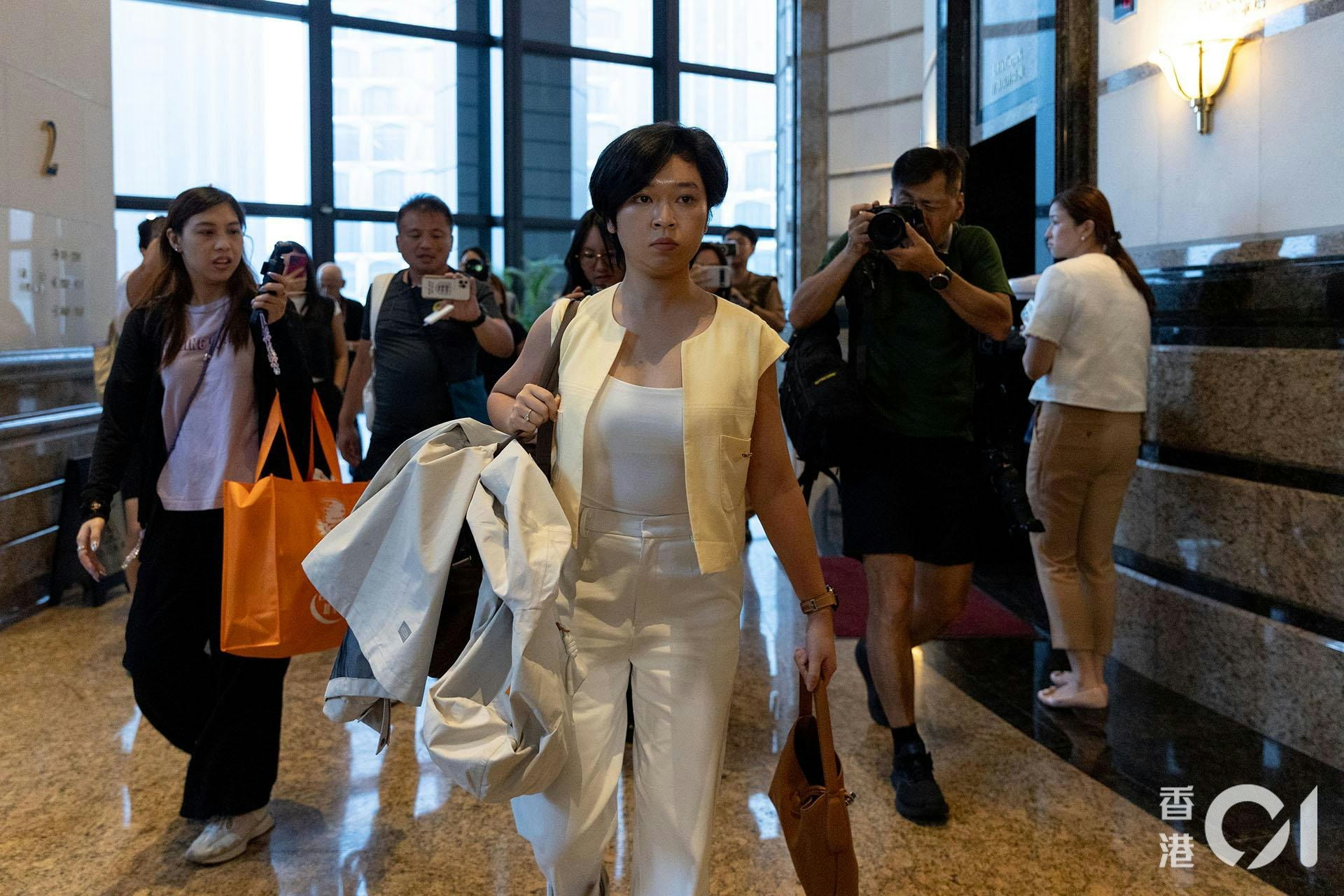 2024年7月17日,香港記者協會主席鄭嘉如,遭《華爾街日報》辭退。她指曾遭公司施壓,要求她不要參選記協主席。(夏家朗攝) 2024年7月17日,香港記者協會主席鄭嘉如,遭《華爾街日報》辭退。她指曾遭公司施壓,要求她不要參選記協主席。(夏家朗攝)