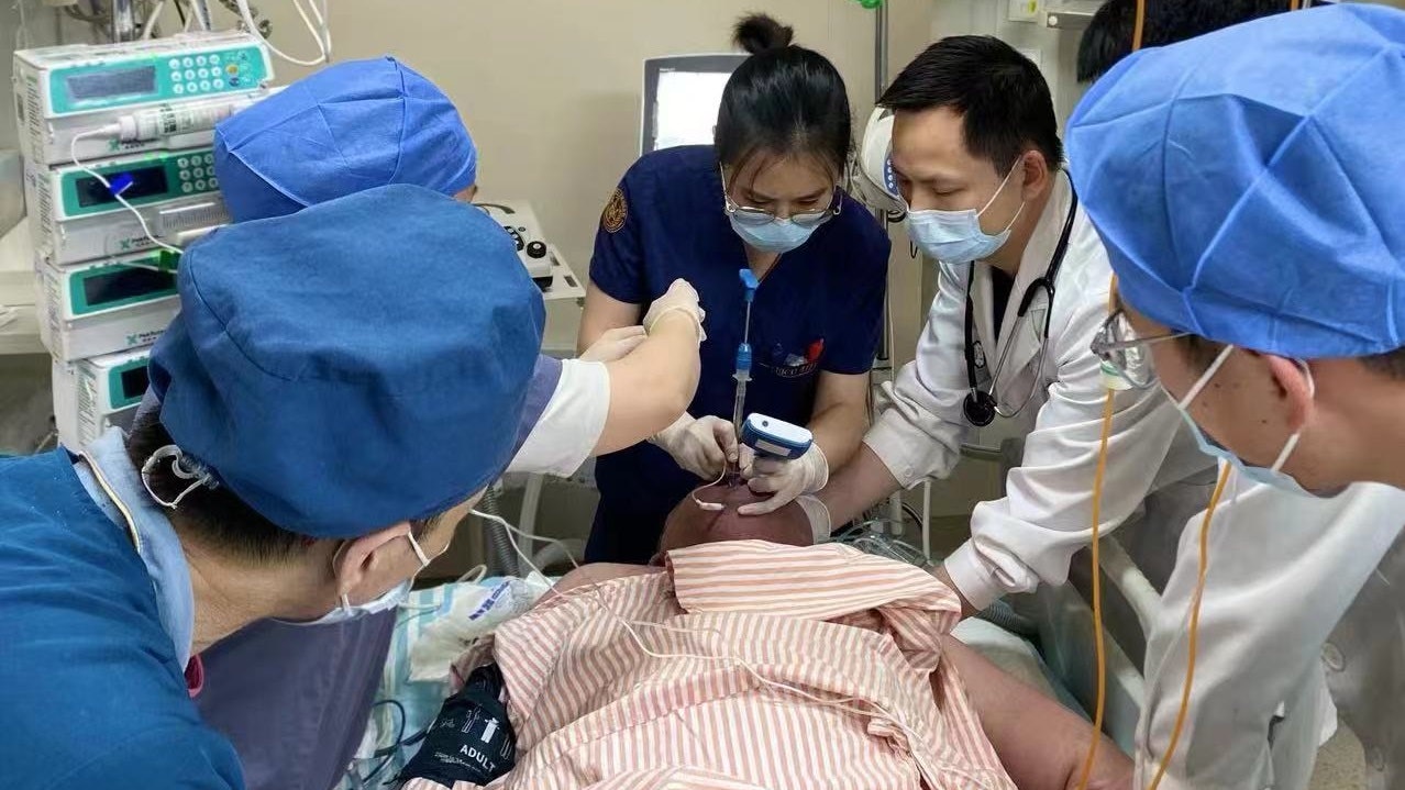 上海6旬長者在家拒開冷氣中暑昏迷 體溫超40℃一度留醫ICU 上海6旬長者在家拒開冷氣中暑昏迷 體溫超40℃一度留醫ICU