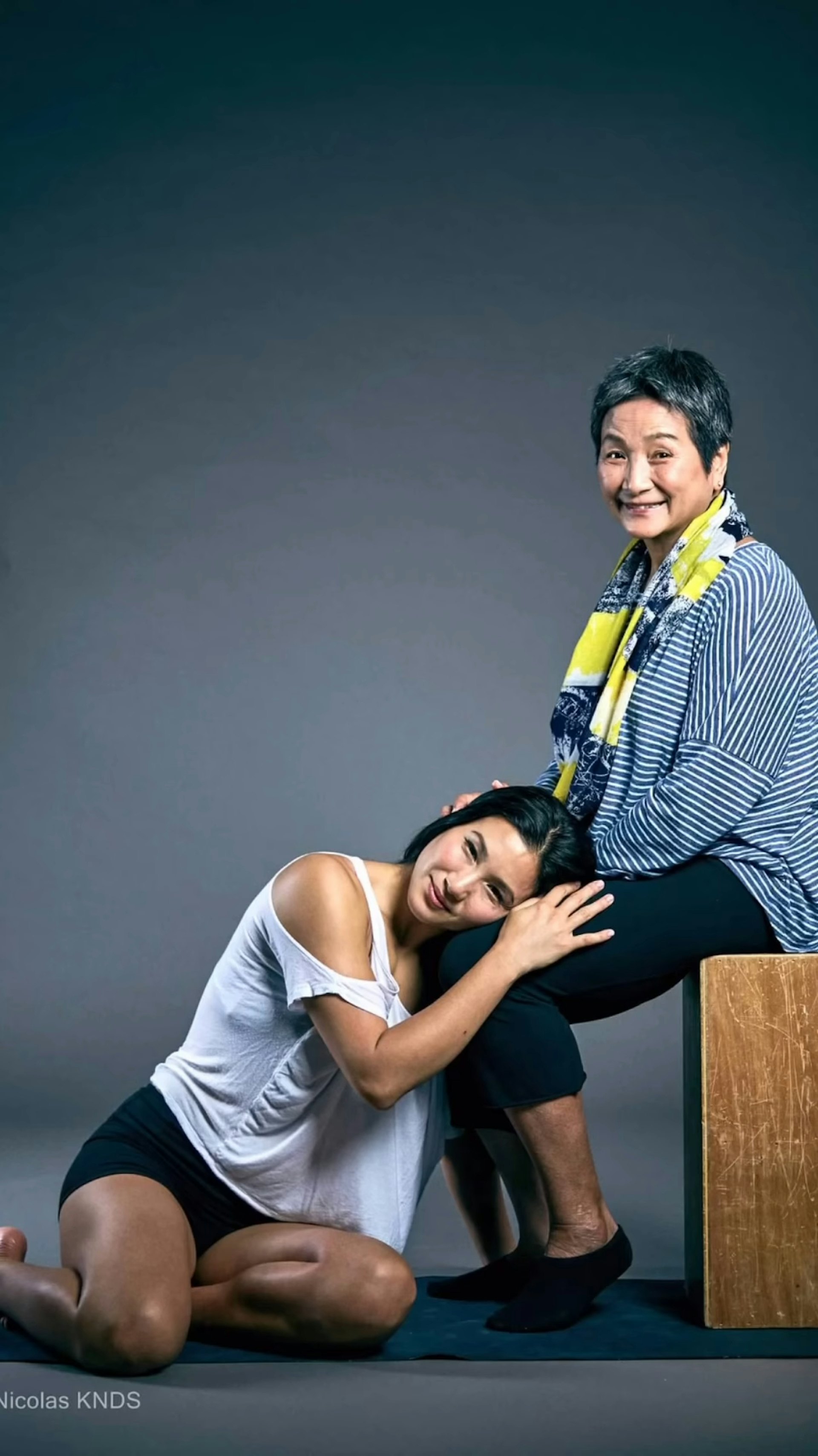 悼念媽媽。(影片截圖)