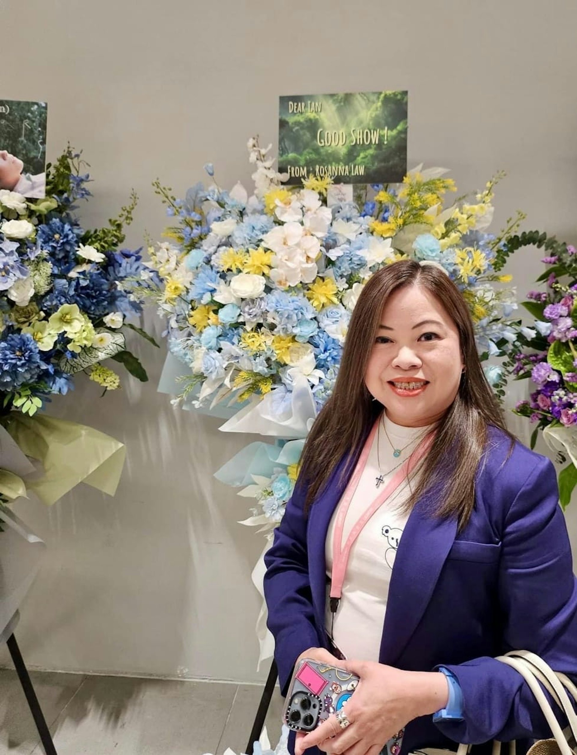 MIRROR成員陳卓賢(Ian)首個個人演唱會在亞博館舉行,羅淑佩送上一大束鮮花致賀。(羅淑佩Facebook) MIRROR成員陳卓賢(Ian)首個個人演唱會在亞博館舉行,羅淑佩送上一大束鮮花致賀。(羅淑佩Facebook)
