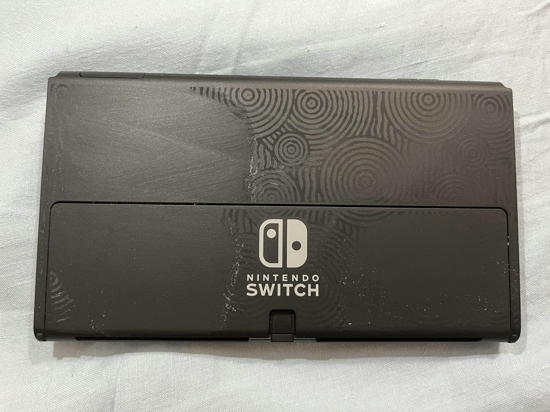 https://www.reddit.com/r/NintendoSwitch/comments/1e82e4w/psa_dont_clean_your_switch_with_designs_with/#lightbox https://www.reddit.com/r/NintendoSwitch/comments/1e82e4w/psa_dont_clean_your_switch_with_designs_with/#lightbox
