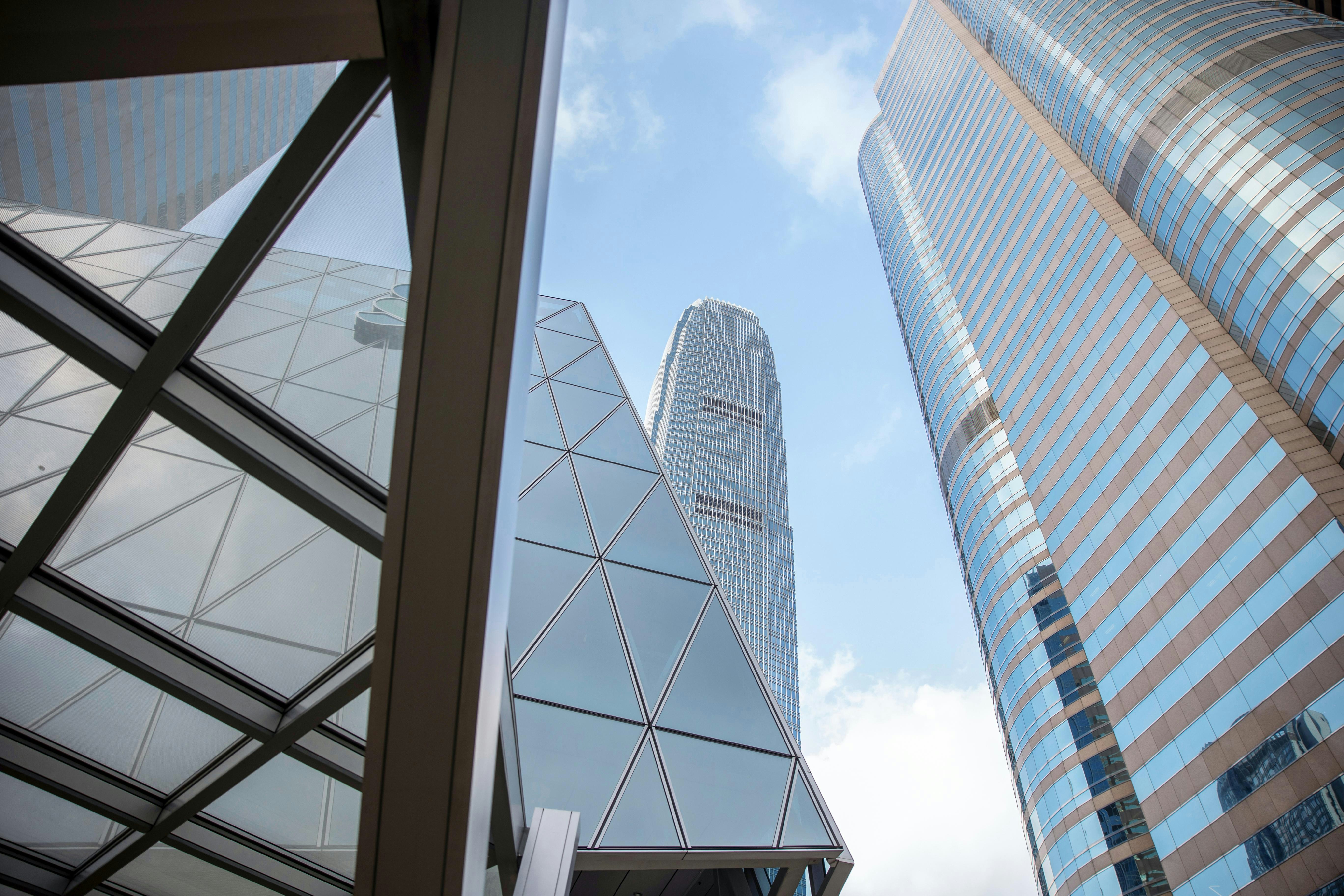 新加坡銀行予恒指明年中目標20600點建議加入另類投資增持黃金