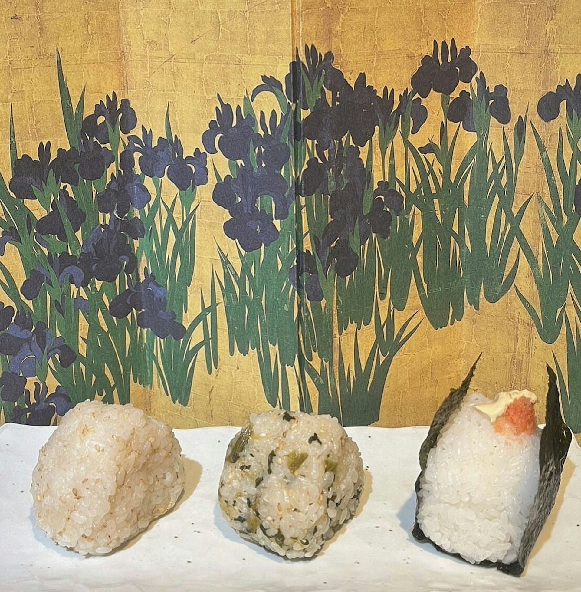 飯糰內包的所有餡料、小菜、湯品均是手工製作。(圖片來源:IG@risaku_oniigiri_tokyo) 飯糰內包的所有餡料、小菜、湯品均是手工製作。(圖片來源:IG@risaku_oniigiri_tokyo)