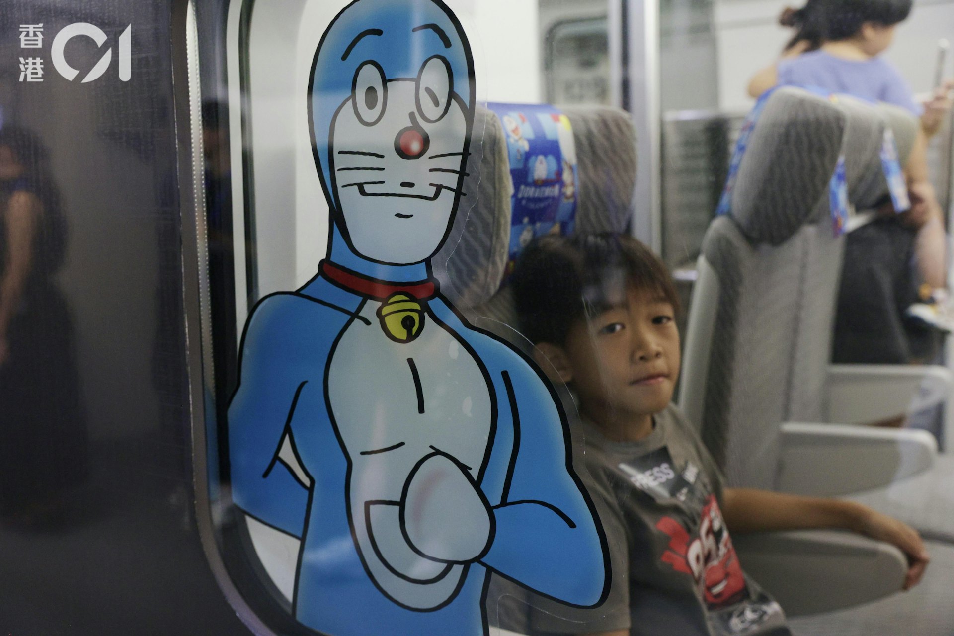 50多款不同造型的多啦A夢佈置於車身內外。(歐嘉樂攝) 50多款不同造型的多啦A夢佈置於車身內外。(歐嘉樂攝)
