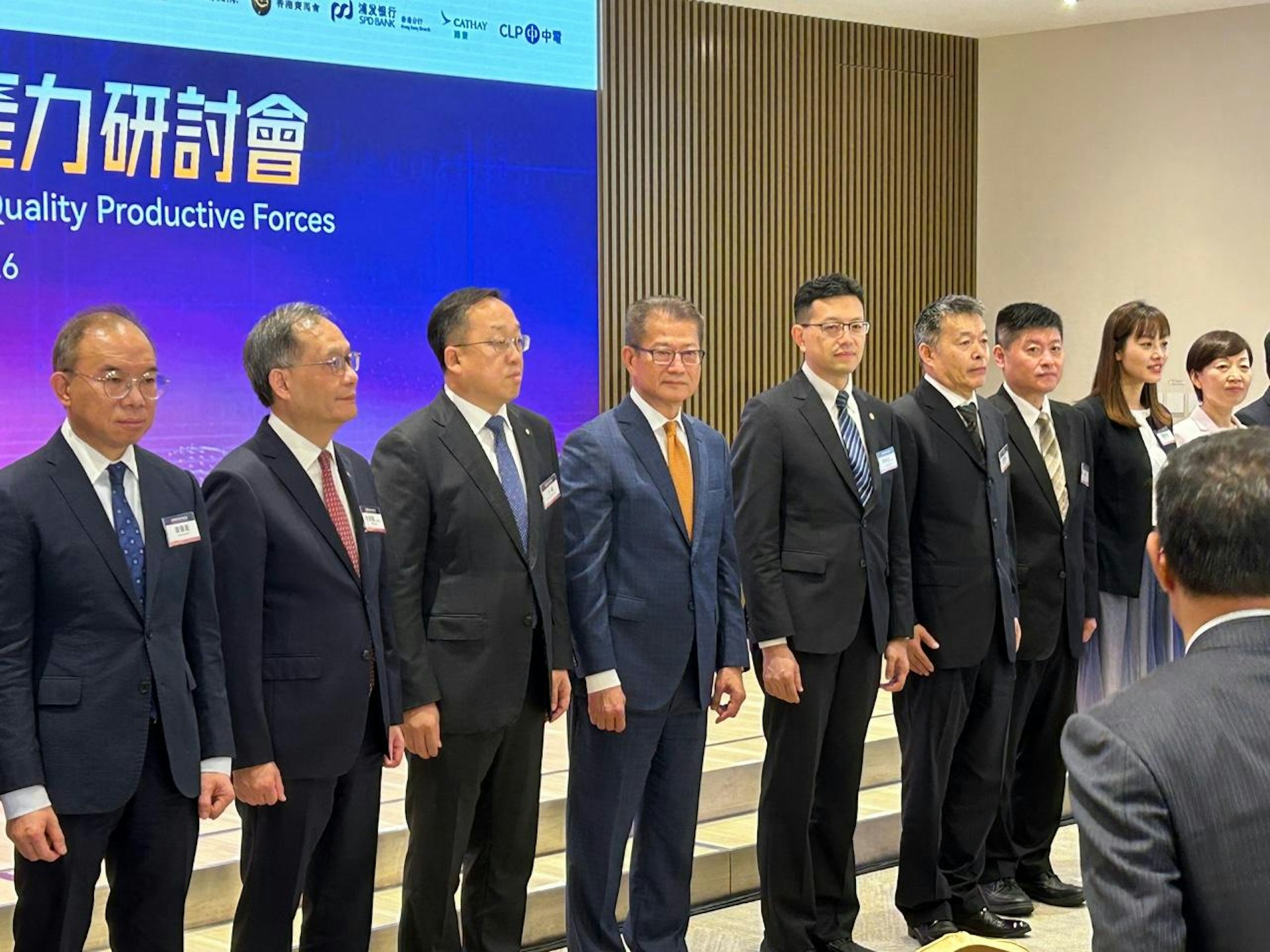 中央港澳辦主任夏寶龍早前(7月23日)會見訪京的財政司司長陳茂波時,明確表示希望香港「銳意改革,主動作為」,但陳茂波回港後卻避談改革。(馮子健攝) 中央港澳辦主任夏寶龍早前(7月23日)會見訪京的財政司司長陳茂波時,明確表示希望香港「銳意改革,主動作為」,但陳茂波回港後卻避談改革。(馮子健攝)
