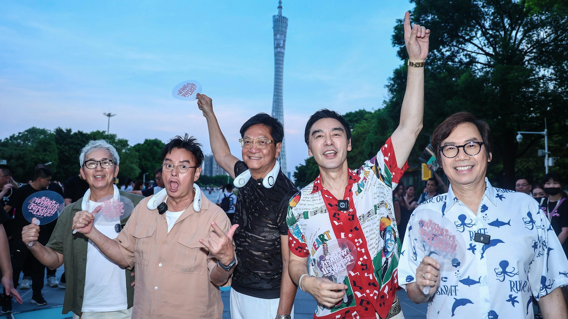 溫拿廣州快閃跳十字步廣場舞 開巡唱記招兼預告告別舞台後計劃 溫拿廣州快閃跳十字步廣場舞 開巡唱記招兼預告告別舞台後計劃