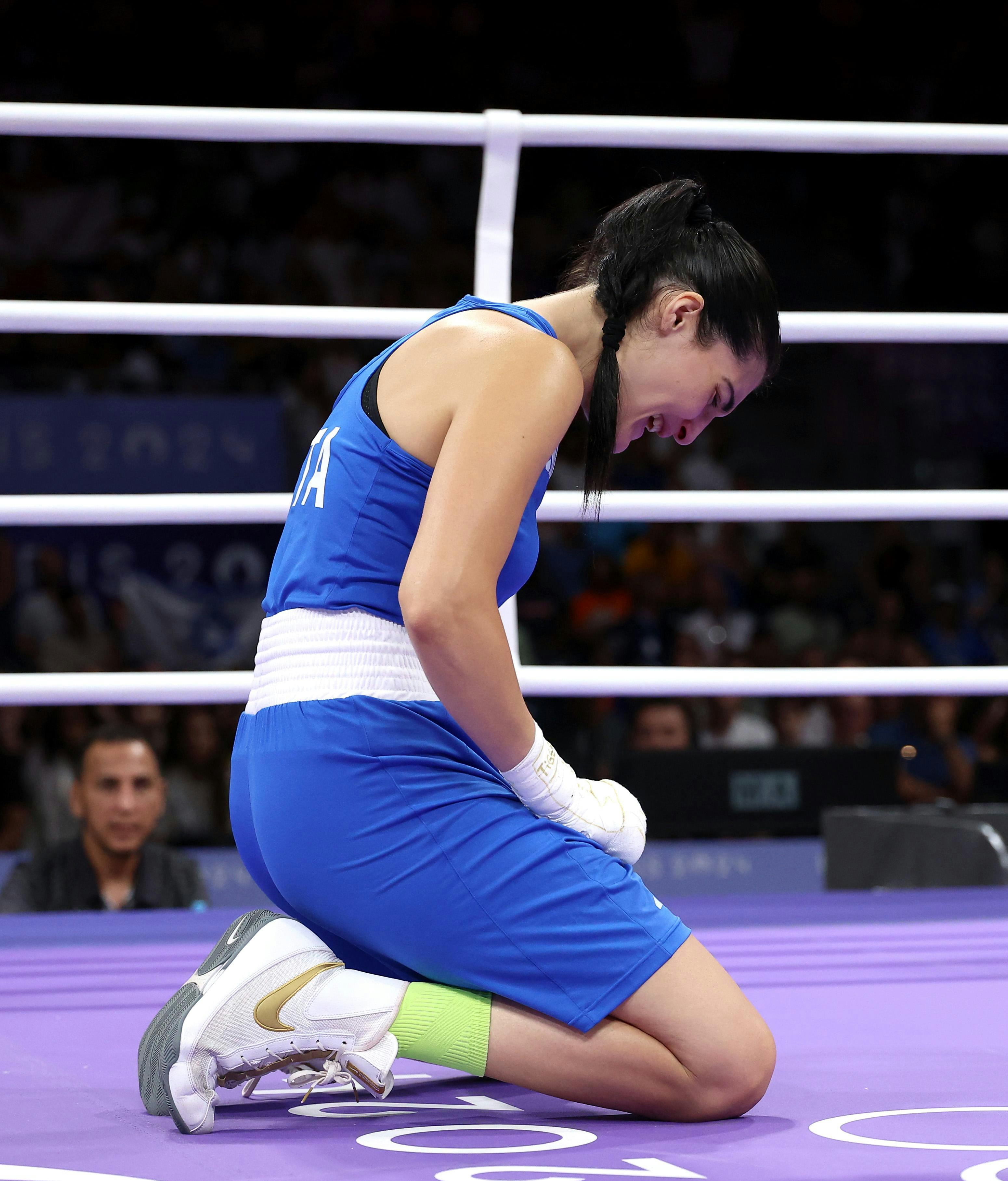 卡里莉棄權後哭灑擋台。（Getty Images）