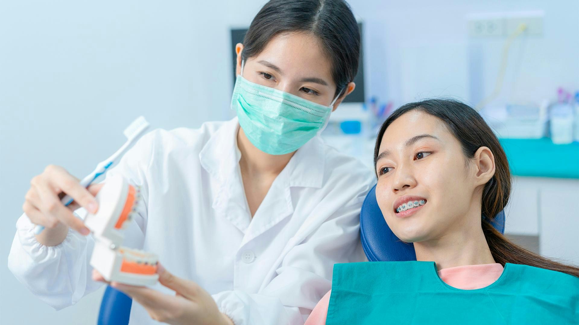 箍牙不僅能夠矯正牙齒，還可以提升整體面部的美觀度，愛康健仲有隱形牙套試戴活動。