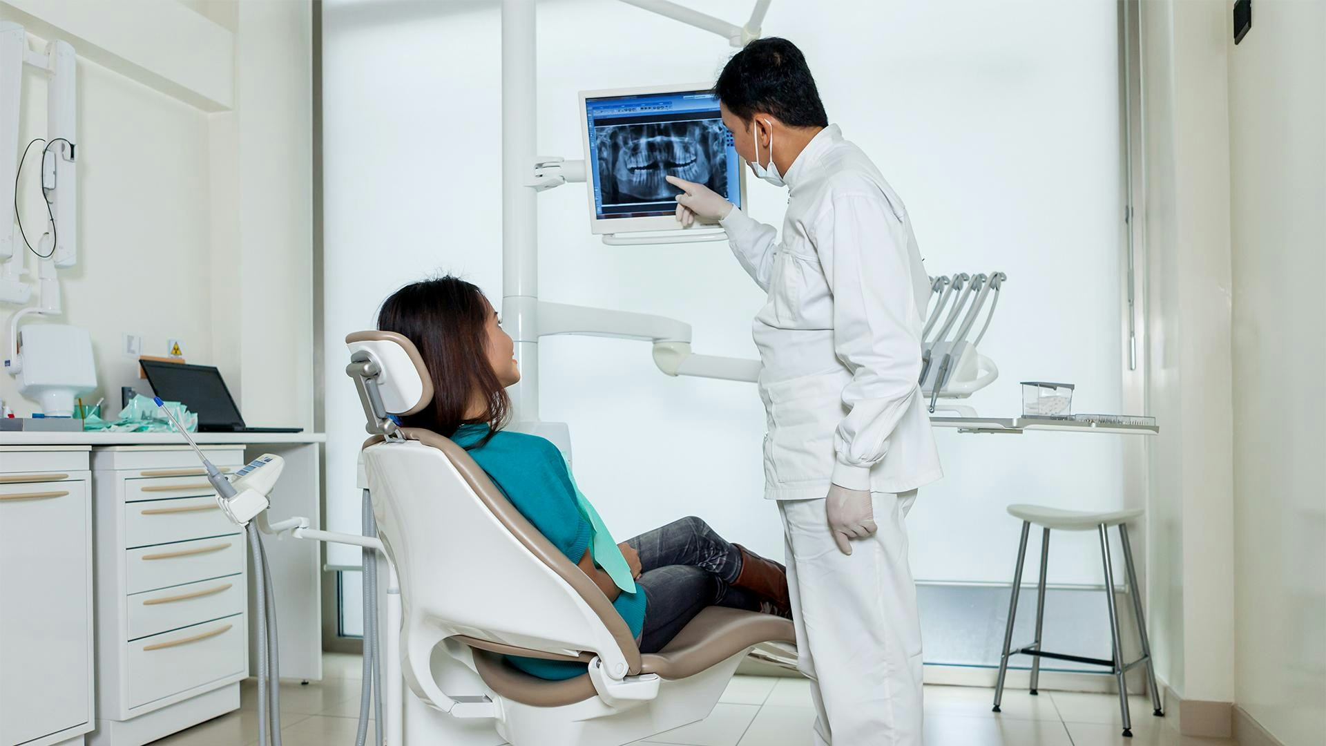 定期進行牙齒檢查，能夠及早發現和治療蛀牙等口腔問題，避免病情日趨嚴重。