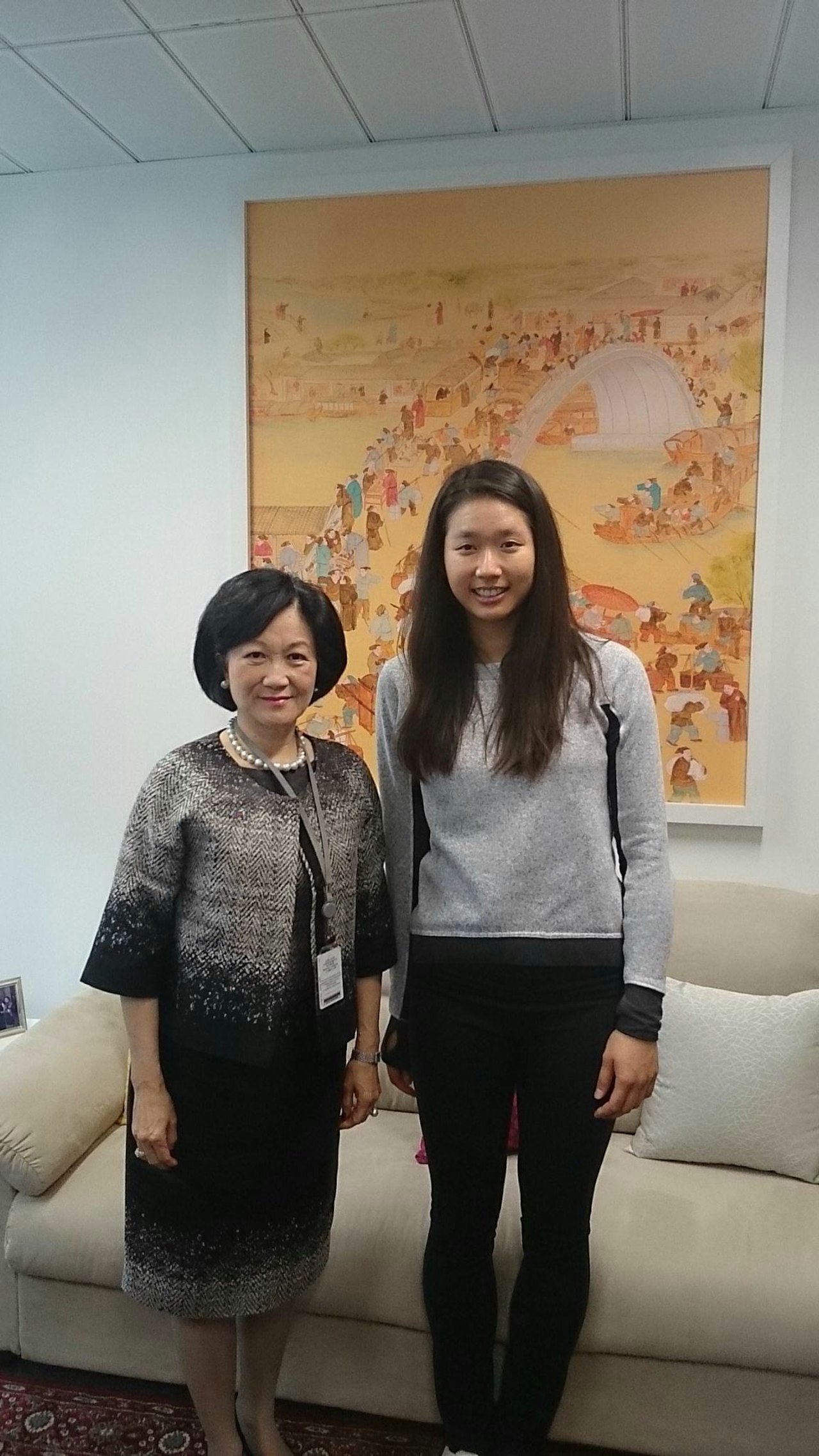 2014年11月,江旻憓拜訪葉劉淑儀。(葉劉淑儀Facebook相片) 2014年11月,江旻憓拜訪葉劉淑儀。(葉劉淑儀Facebook相片)