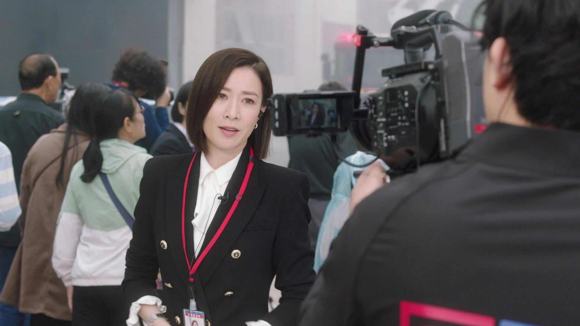 2023年年底,TVB與內地優酷合拍的電視劇《新聞女王》,成功引發近年鮮見的話題度和討論度,單單是在內地社交媒體平台「新浪微博」就有超過66萬討論量和17.2億閱讀量。不少論者認為,港產電視劇沉寂多年,終於迎來「小陽春」,甚至有望藉此「復興」。 2023年年底,TVB與內地優酷合拍的電視劇《新聞女王》,成功引發近年鮮見的話題度和討論度,單單是在內地社交媒體平台「新浪微博」就有超過66萬討論量和17.2億閱讀量。不少論者認為,港產電視劇沉寂多年,終於迎來「小陽春」,甚至有望藉此「復興」。
