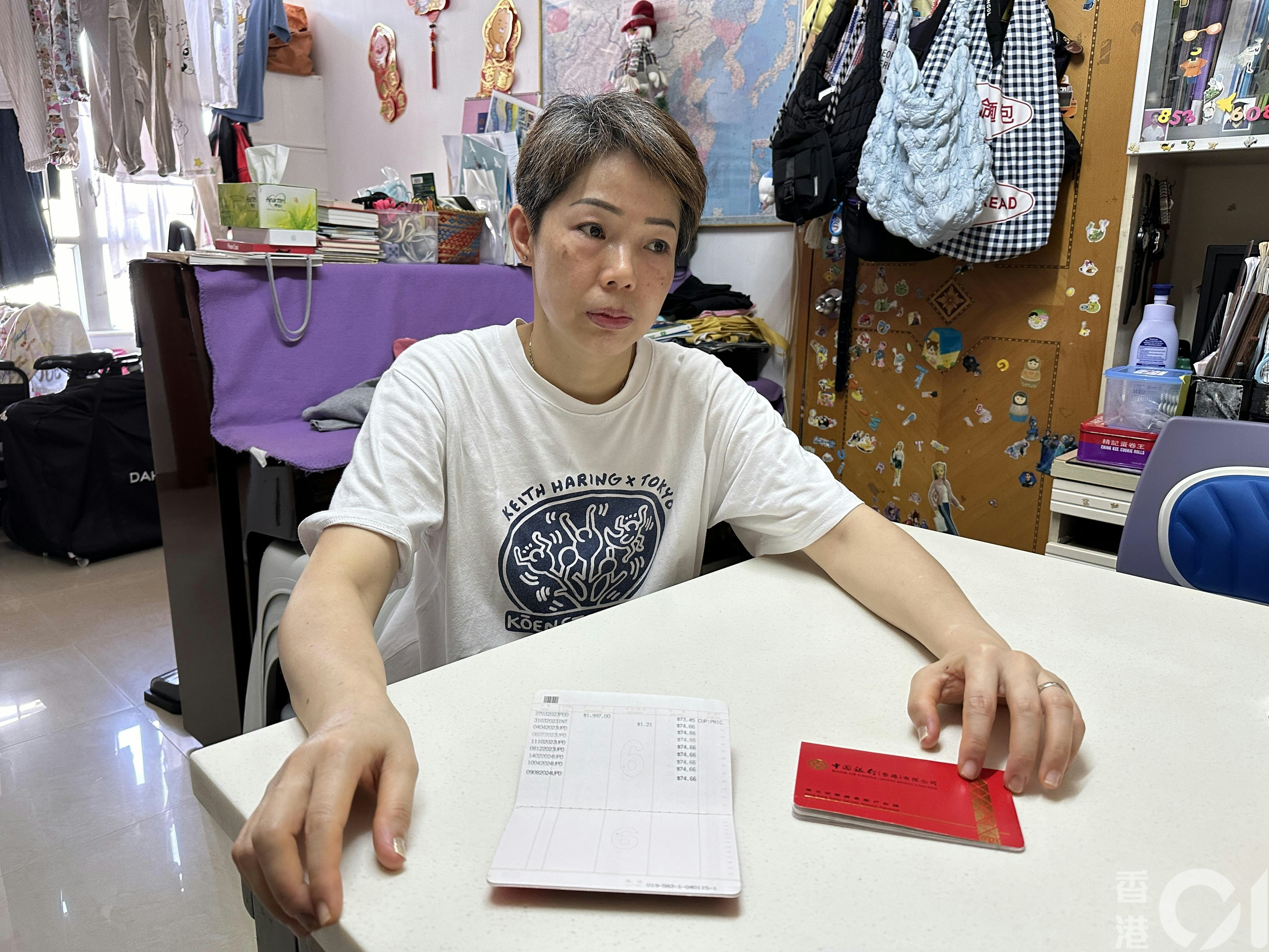 黃太將要一人肩負全家重擔，擔憂難以兼顧上班及照顧家翁及兒子。（黃學潤攝）