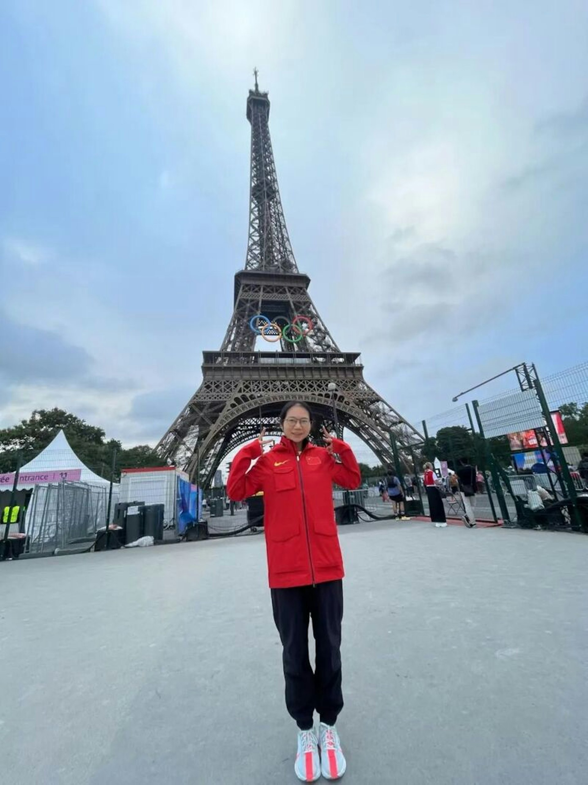 內地女跑手黃雪梅以2小時41分03秒取得女子第一名的成績。(微博) 內地女跑手黃雪梅以2小時41分03秒取得女子第一名的成績。(微博)