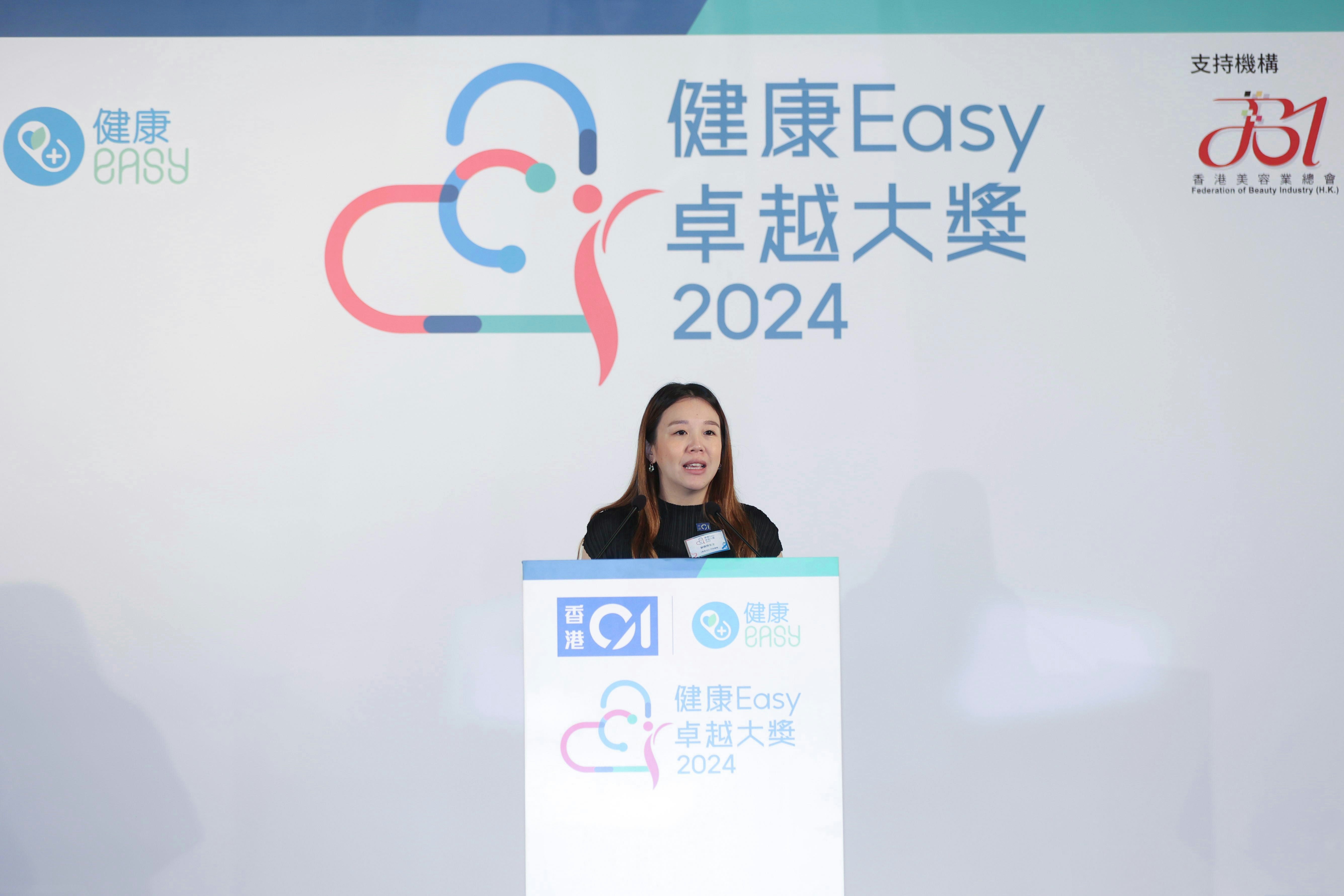 《香港01》行政總裁蘇曉婷女士致開幕辭，配合政府推行公眾教育，《香港01》推正向教育App「靜觀星球」。