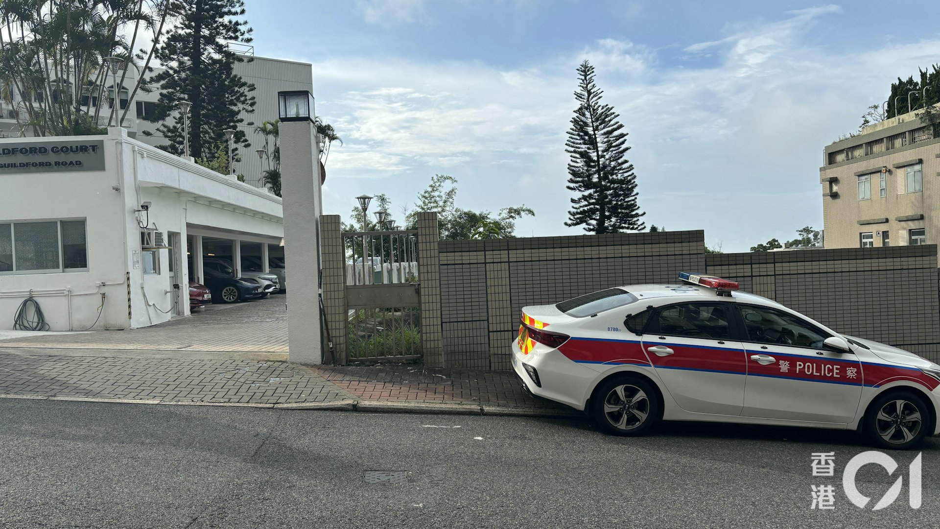 山頂僑福道住宅單位遭爆竊 有搜掠痕跡 數個手袋不翼而飛 山頂僑福道住宅單位遭爆竊 有搜掠痕跡 數個手袋不翼而飛