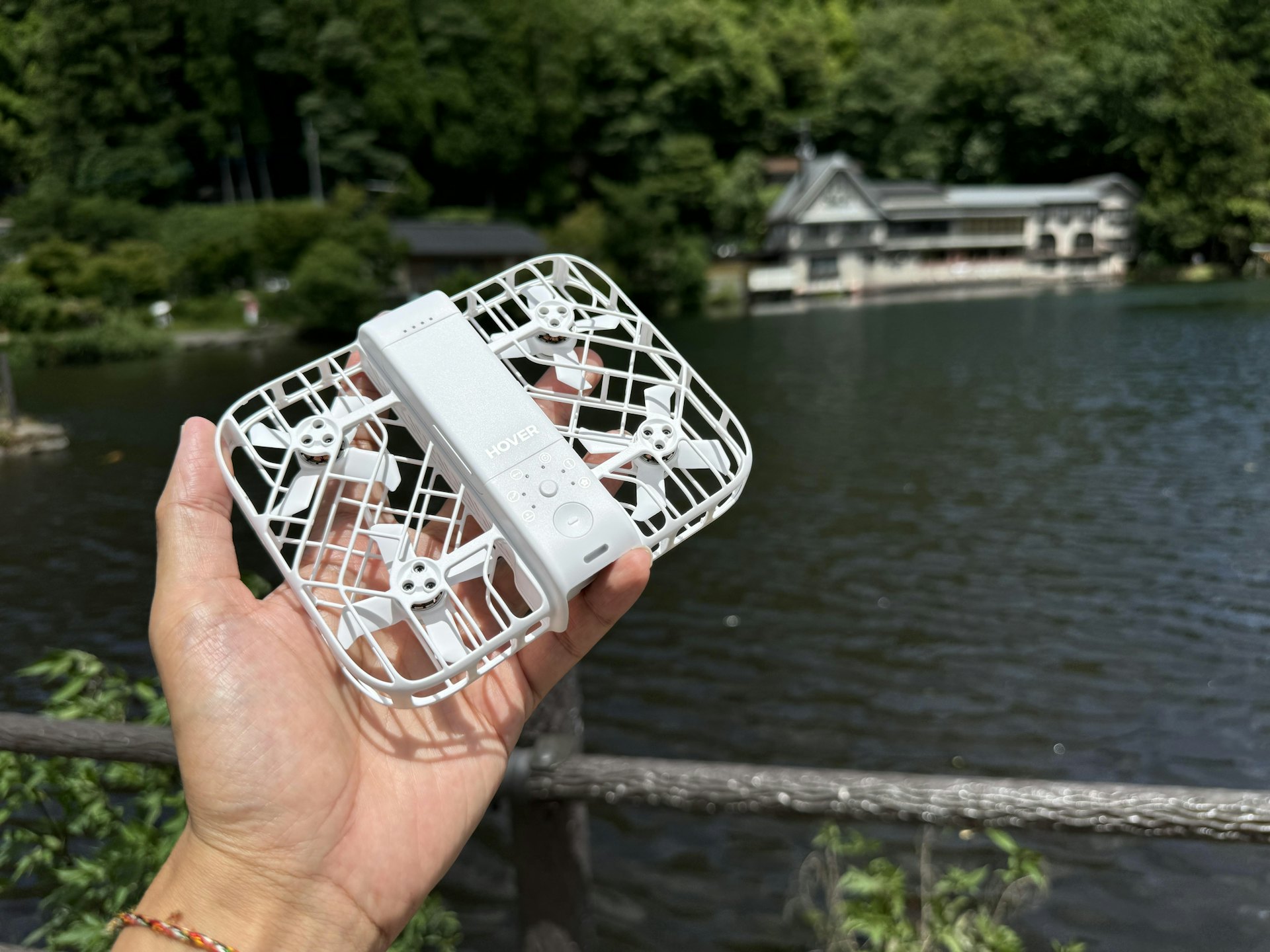 只有99g的HoverAir X1 Smart,非常合適帶去旅拍。(林勇 攝) 只有99g的HoverAir X1 Smart,非常合適帶去旅拍。(林勇 攝)