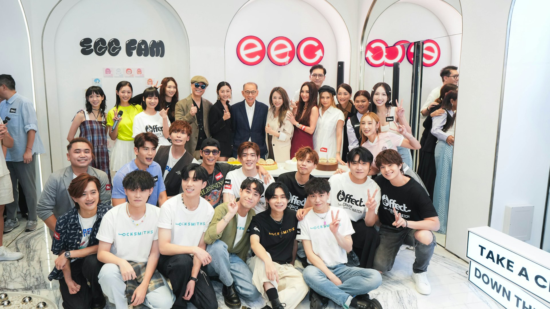 英皇娛樂概念店「0 e:ffect」開幕 半百藝人撐場逼爆舖 英皇娛樂概念店「0 e:ffect」開幕 半百藝人撐場逼爆舖