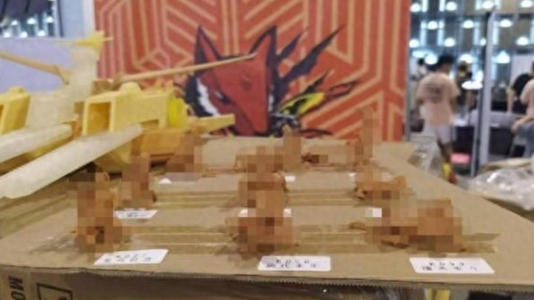 「爸爸,他們在幹什麼?」 上海展覽現「18禁」性愛手辦嚇壞家長 「爸爸,他們在幹什麼?」 上海展覽現「18禁」性愛手辦嚇壞家長