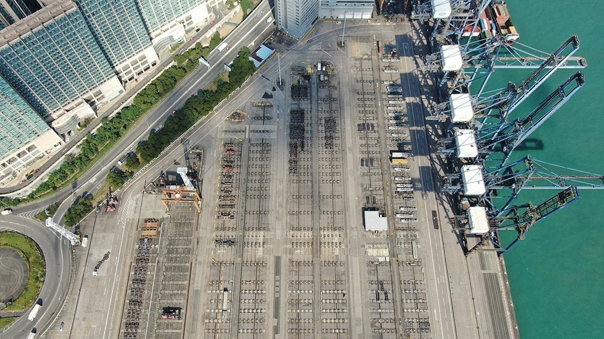 樓主認為對方態度差,直指「那我就無見過(iPhone),但,一定係九號貨櫃碼頭可能或者有,吹咩……自己去慢慢搵」。(資料圖片)