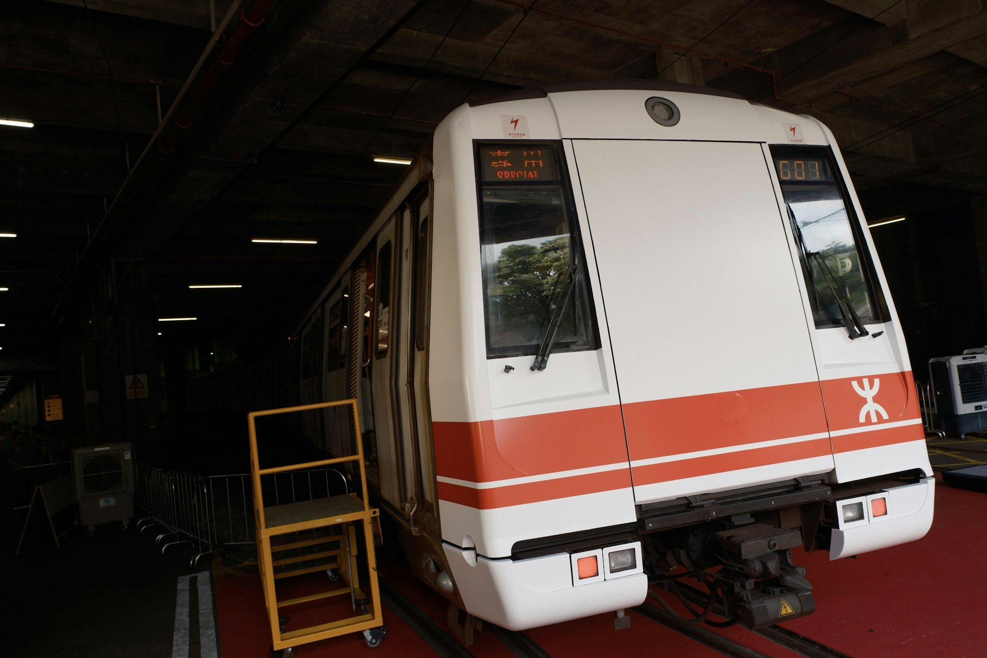 「白頭」復古列車為港鐵45週年主題列車。(盧翊銘攝) 「白頭」復古列車為港鐵45週年主題列車。(盧翊銘攝)