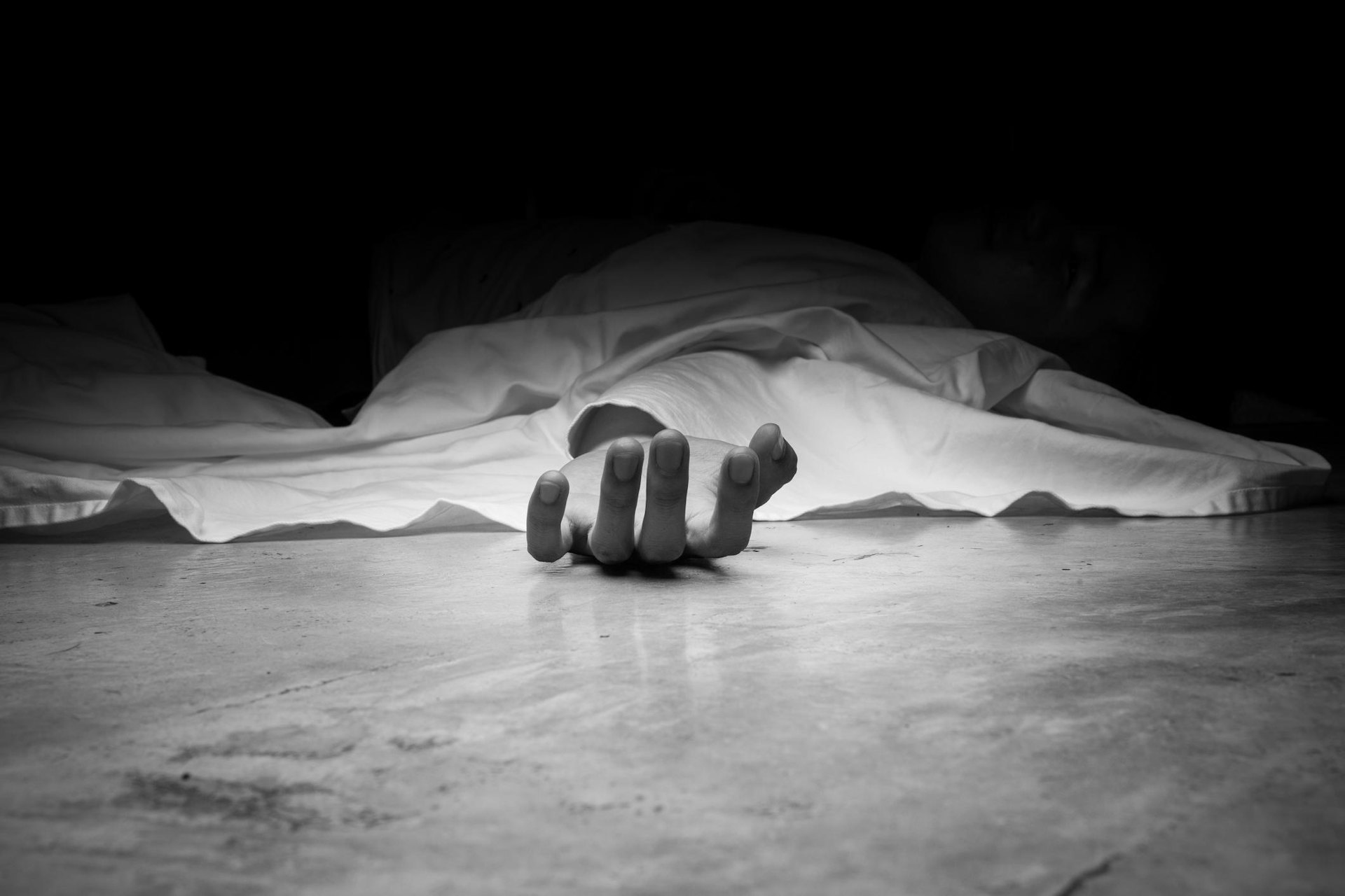 馬來西亞1名76歲老翁不幸暴斃家中,其37歲患有智力障礙的兒子亦因無人照顧活活餓死。(示意圖,GettyImages) 馬來西亞1名76歲老翁不幸暴斃家中,其37歲患有智力障礙的兒子亦因無人照顧活活餓死。(示意圖,GettyImages)