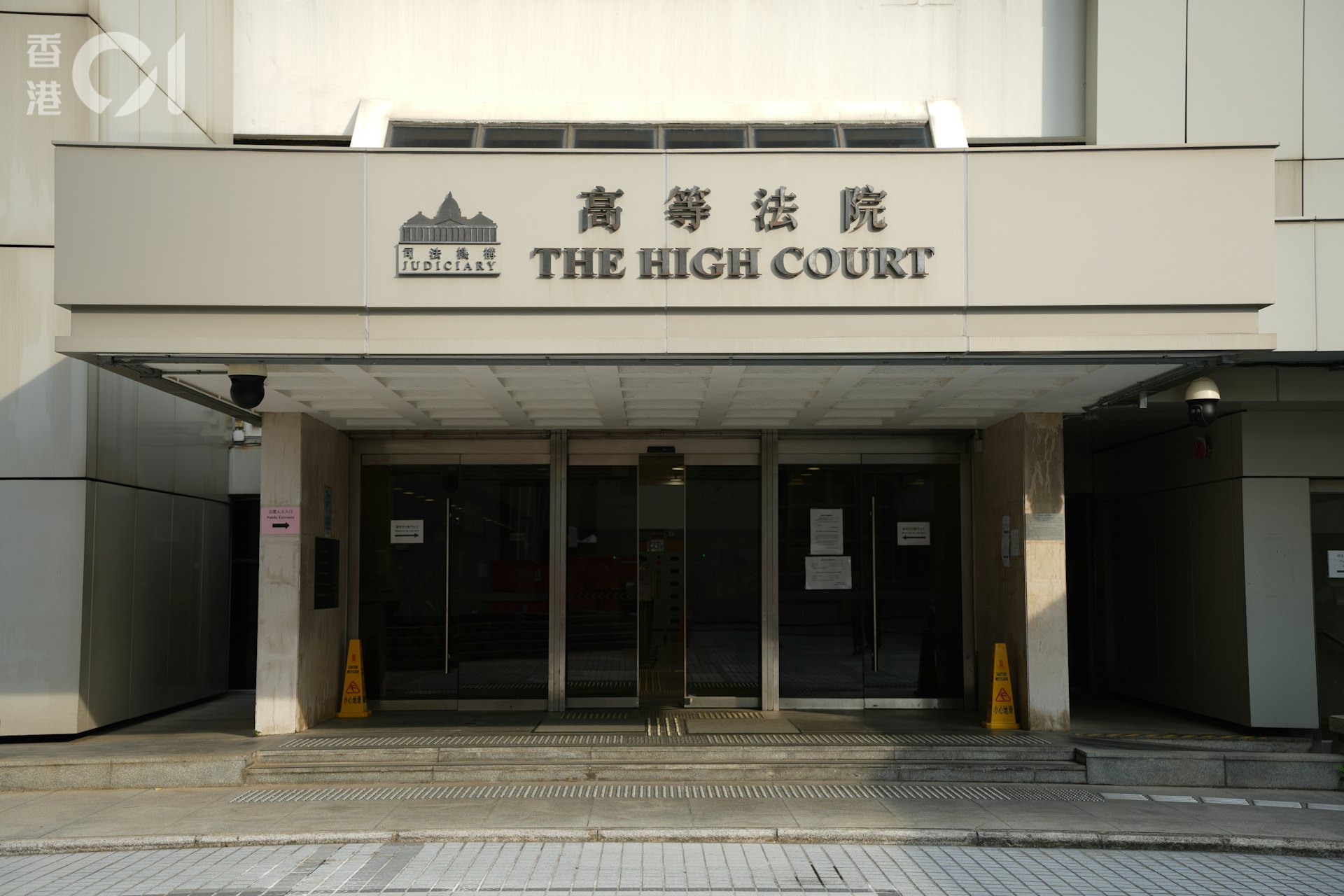 被告劉佳坪否認謀殺女兒梁雅思,在高等法院受審。(黃浩謙攝) 被告劉佳坪否認謀殺女兒梁雅思,在高等法院受審。(黃浩謙攝)