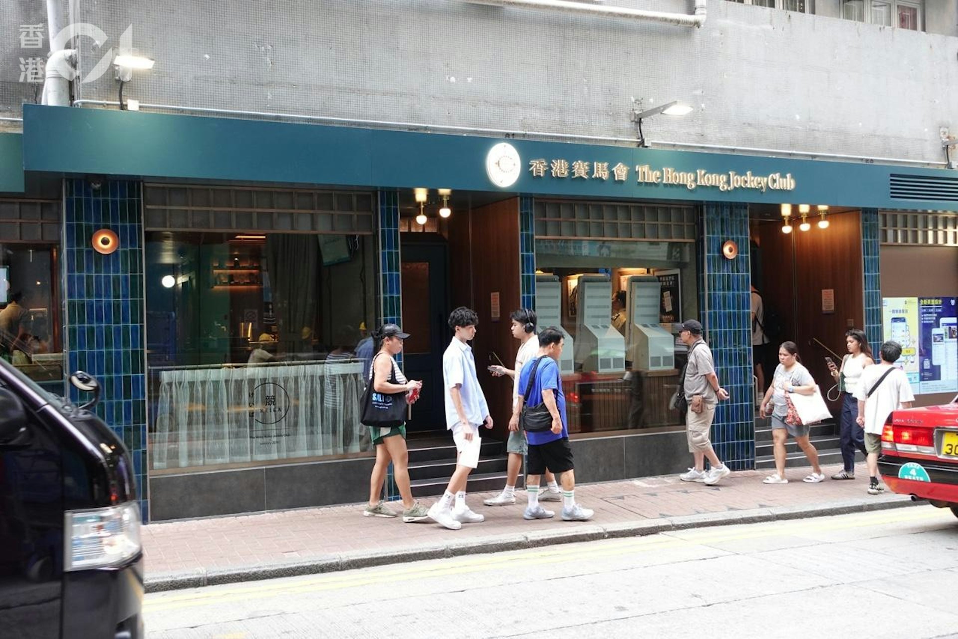 灣仔春園街的賽馬會投注站約3,000平方呎,是賽馬會第6間體驗店。(董素琛攝) 灣仔春園街的賽馬會投注站約3,000平方呎,是賽馬會第6間體驗店。(董素琛攝)