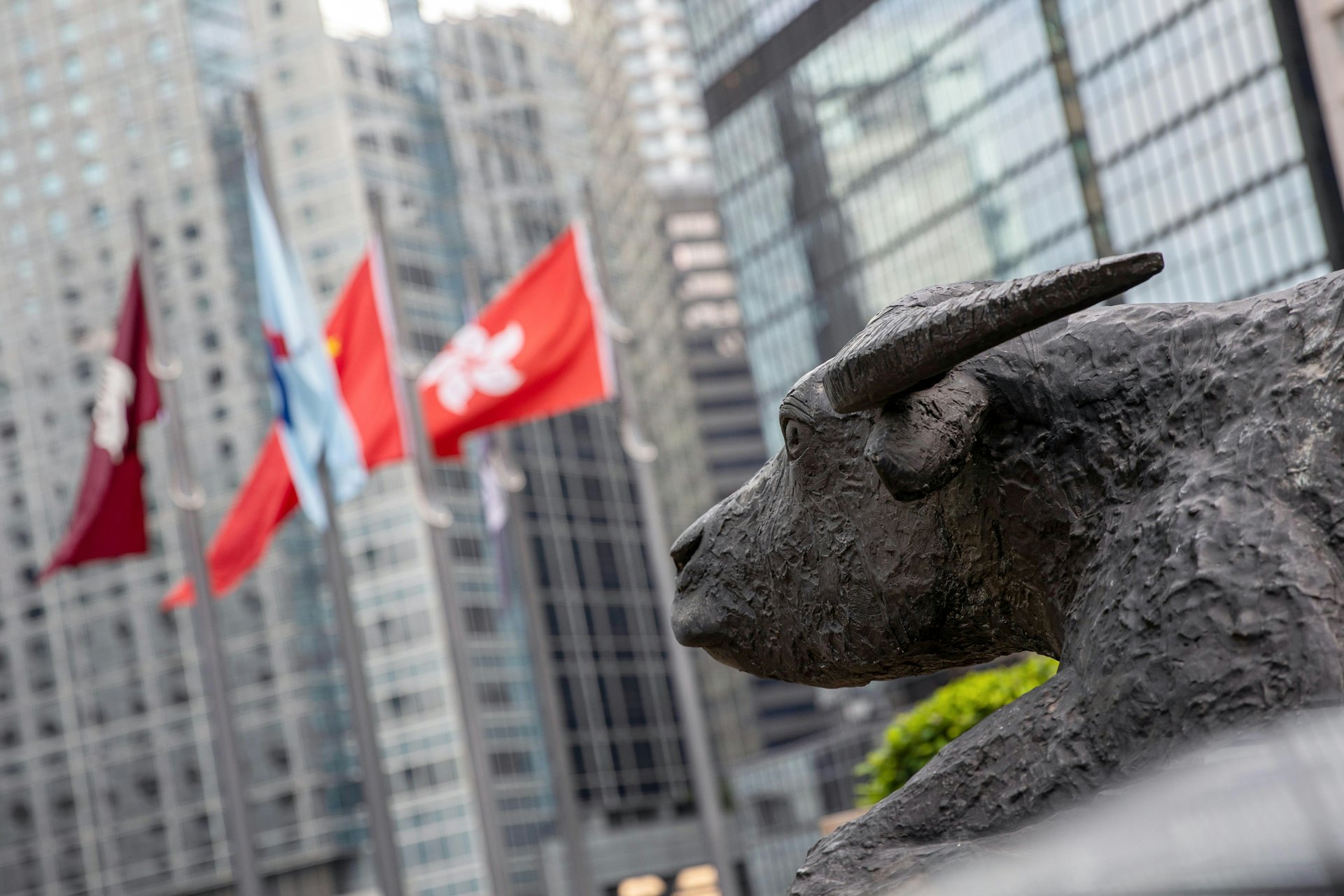 高息定存時期步入尾聲,不少投資者開始將目光投向收息股,務求收息抗通脹。(資料圖片/梁鵬威攝) 高息定存時期步入尾聲,不少投資者開始將目光投向收息股,務求收息抗通脹。(資料圖片/梁鵬威攝)