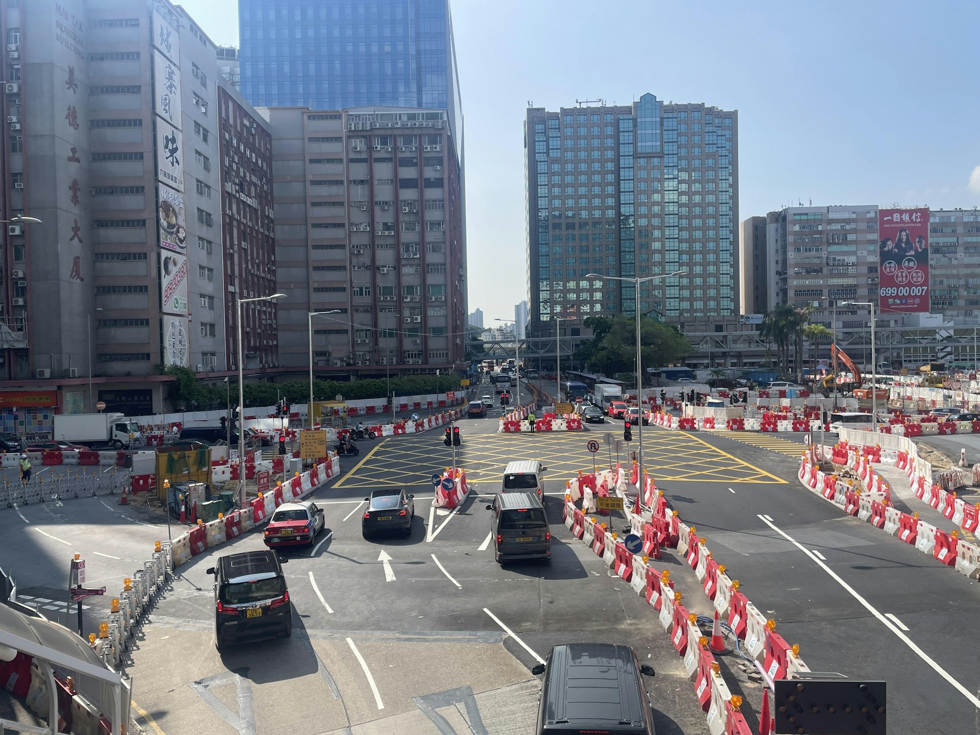 觀塘偉業街/開源道十字路口交通尚算暢通。(任葆穎攝) 觀塘偉業街/開源道十字路口交通尚算暢通。(任葆穎攝)