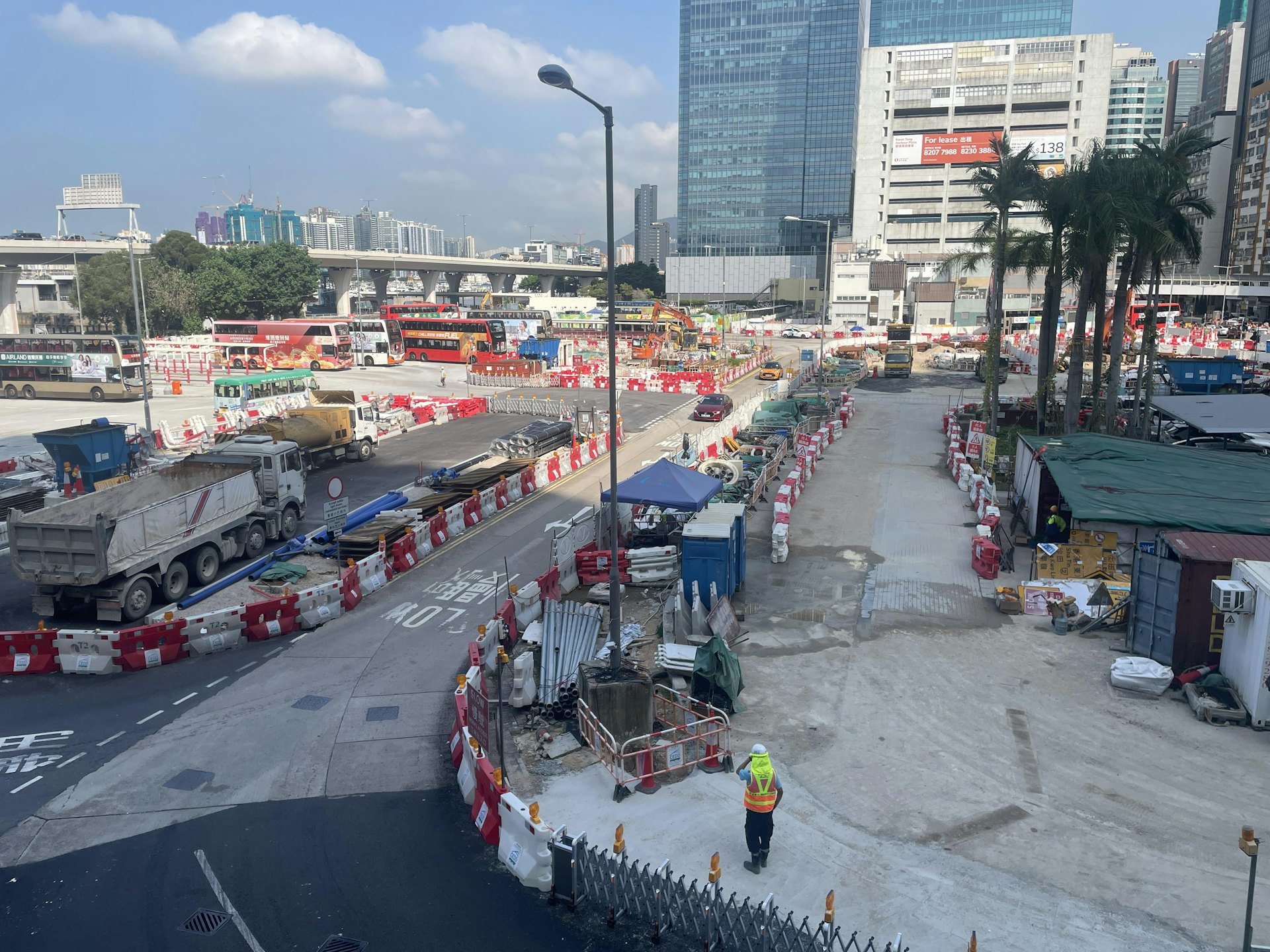 觀塘偉業街/開源道十字路口交通尚算暢通。(任葆穎攝) 觀塘偉業街/開源道十字路口交通尚算暢通。(任葆穎攝)