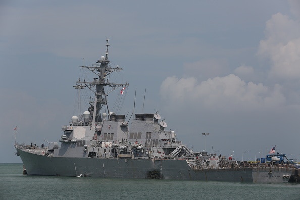 美國海軍解除麥凱恩號艦長職務 4月涉裝錯瞄準鏡「擺拍」捱轟