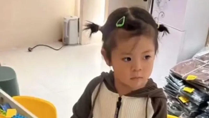 三歲女兒家門口失蹤半年毫無消息 母親心碎退幼稚園微信群 三歲女兒家門口失蹤半年毫無消息 母親心碎退幼稚園微信群